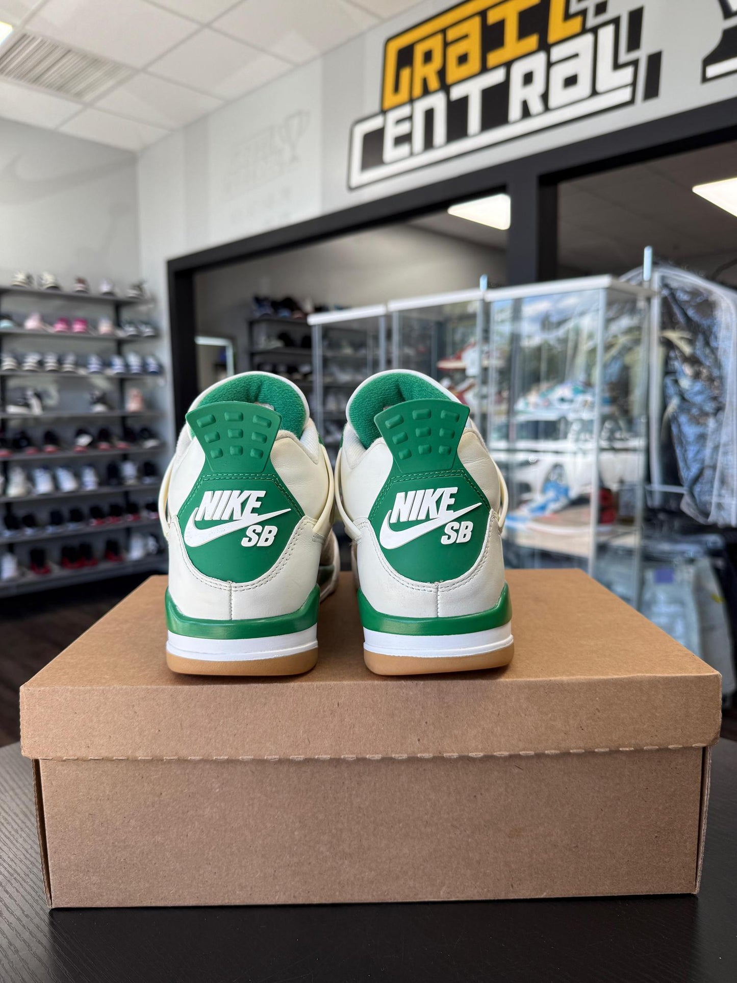 Jordan 4 x Nike SB "Pine Green" Used Size 8