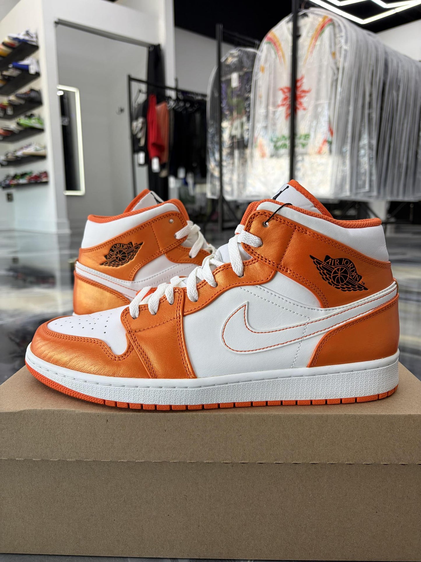 Jordan 1 Mid "Orange White" Used Size 12