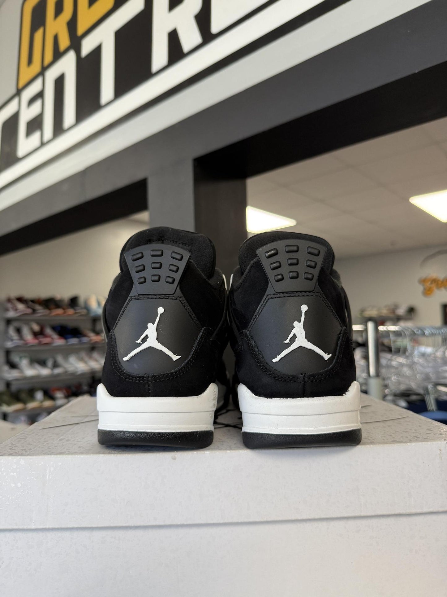 Jordan 4 "White Thunder" Used Size 5.5Y/7W