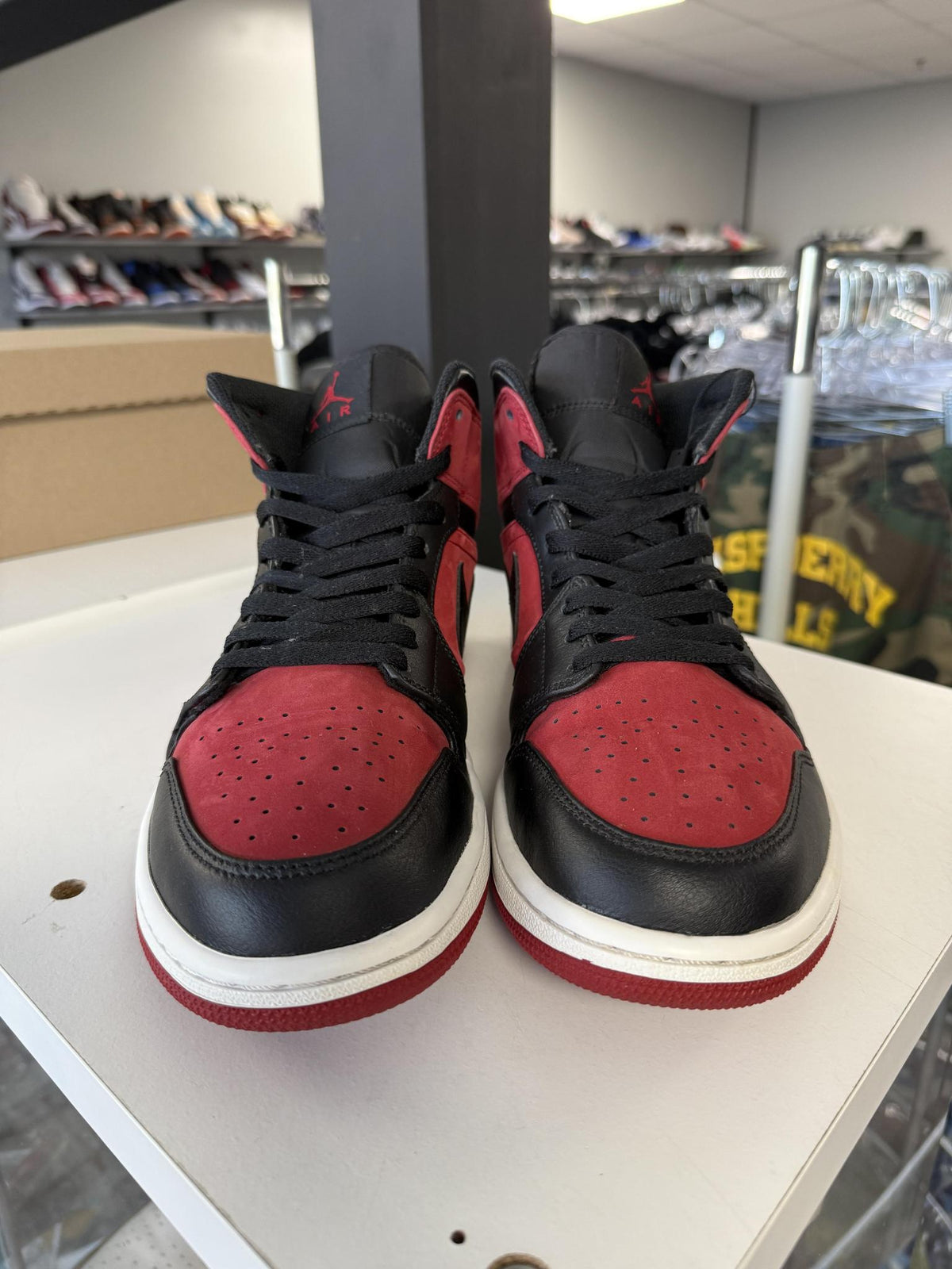 Jordan 1 Mid "Gym Red Black" Used Size 10.5