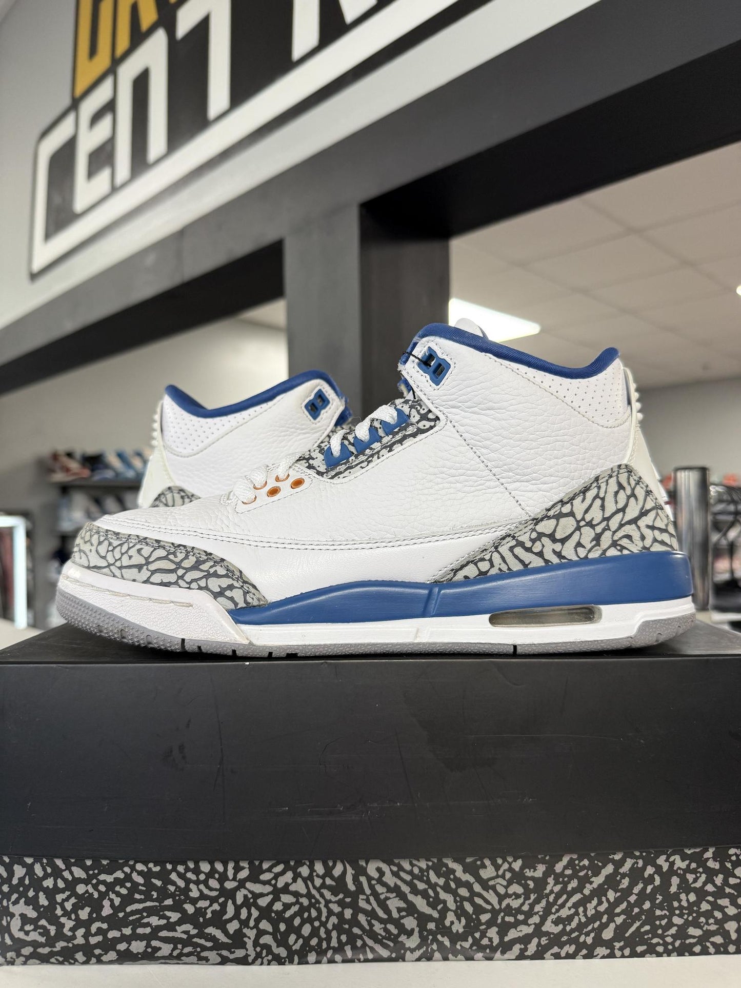 Jordan 3 "Wizards" Used Size 7Y/8.5W
