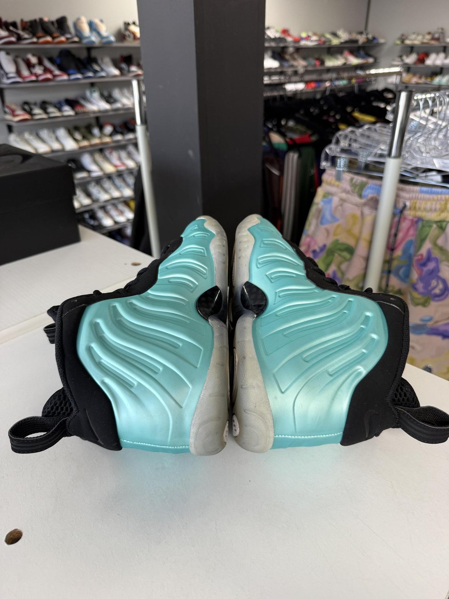 Nike Foamposite "Island Green" Used Size 7Y/8.5W
