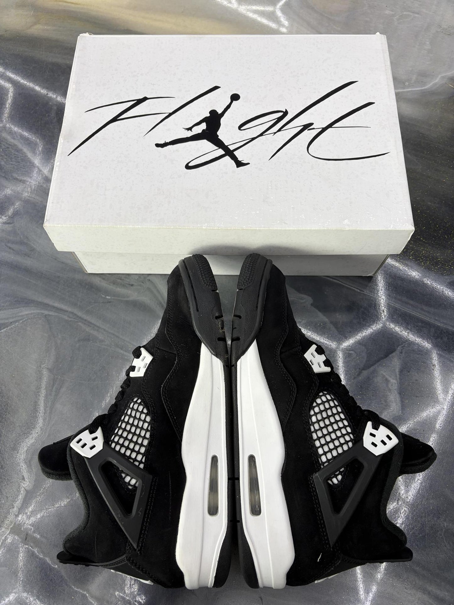 Jordan 4 "White Thunder" Used Size 7Y/8.5W