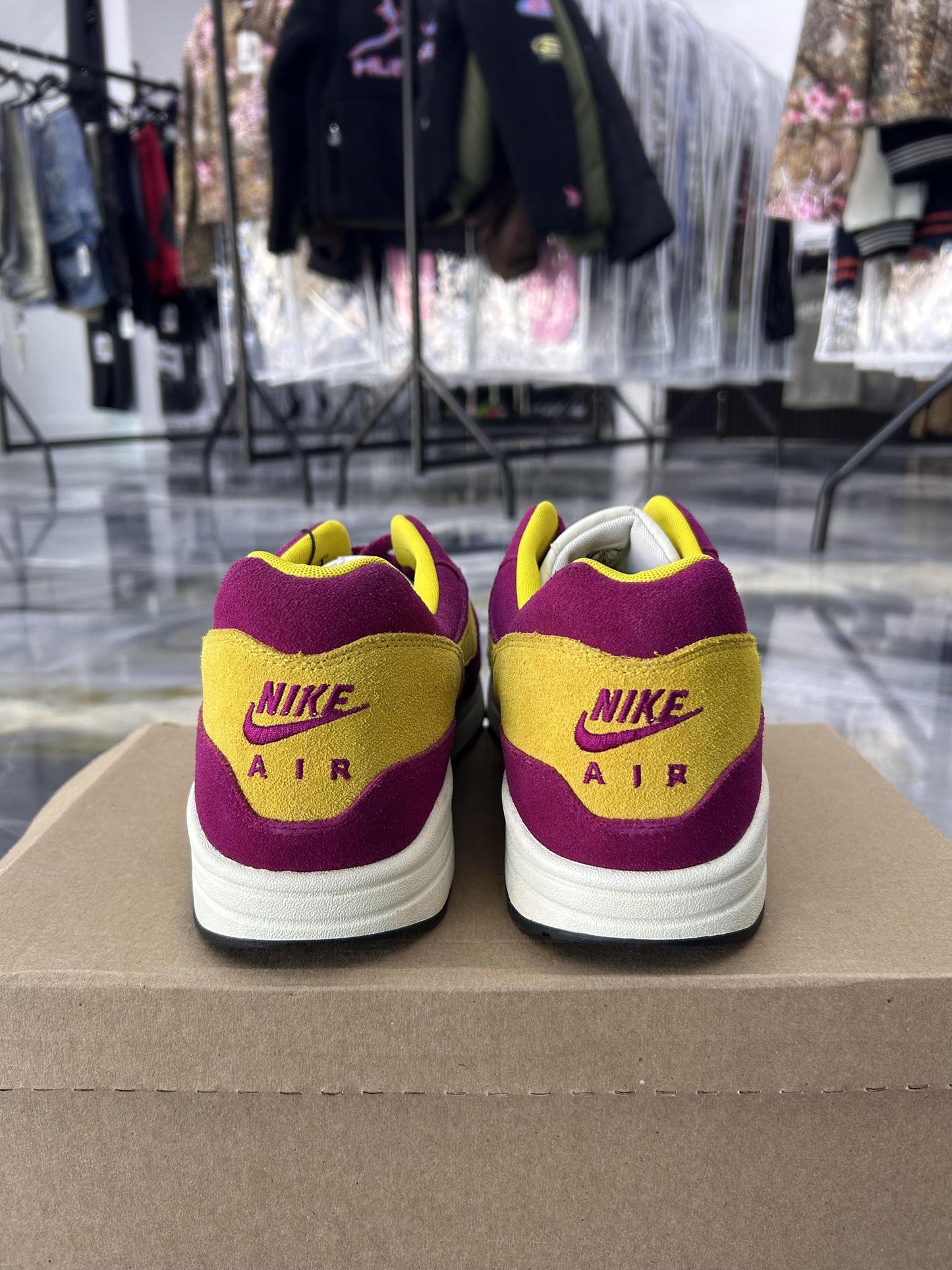 Nike Air Max 1 "Dynamic Berry" Used Size 15