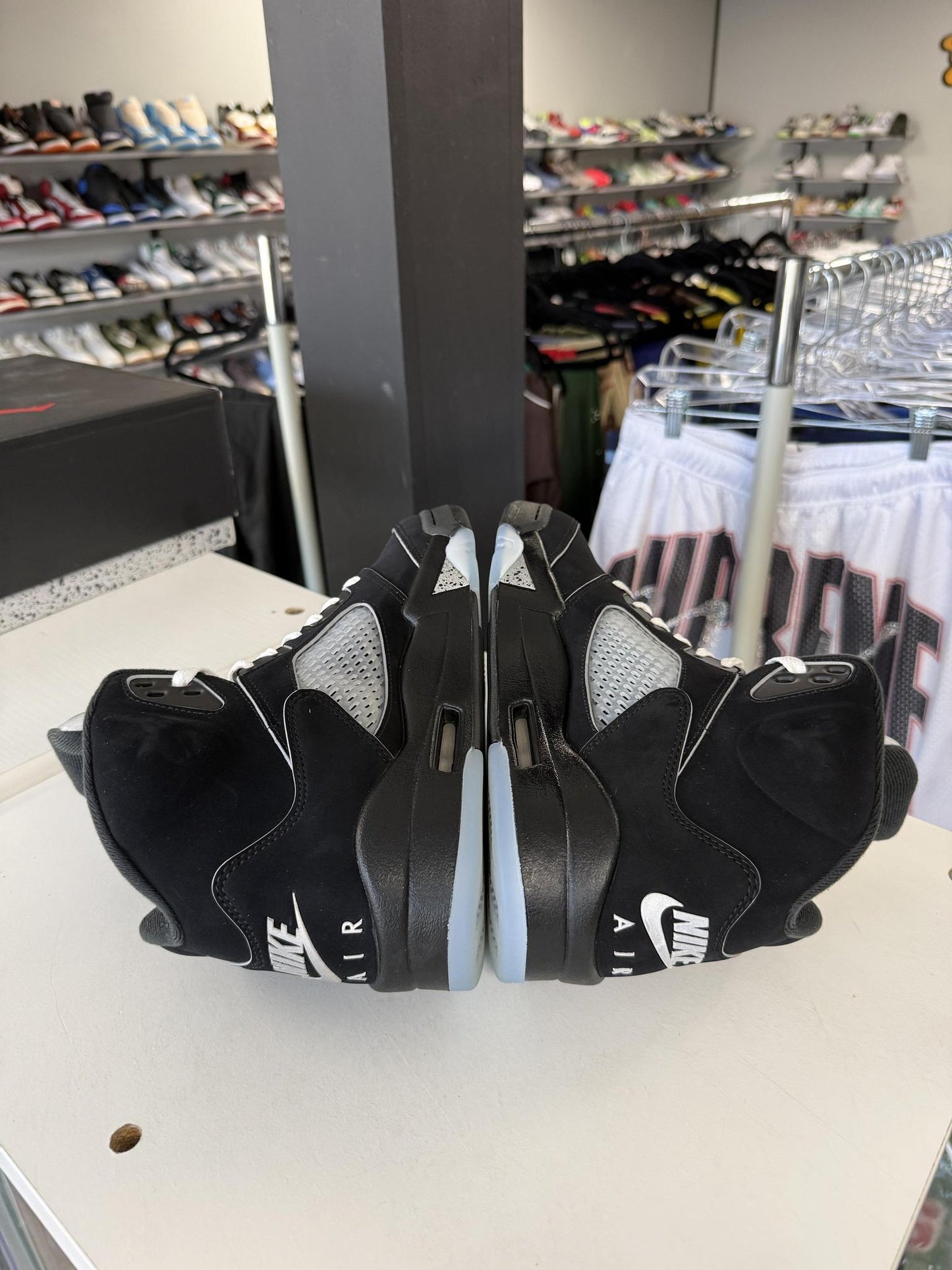 Jordan 5 "Metallic Reimagined" Used Size 9