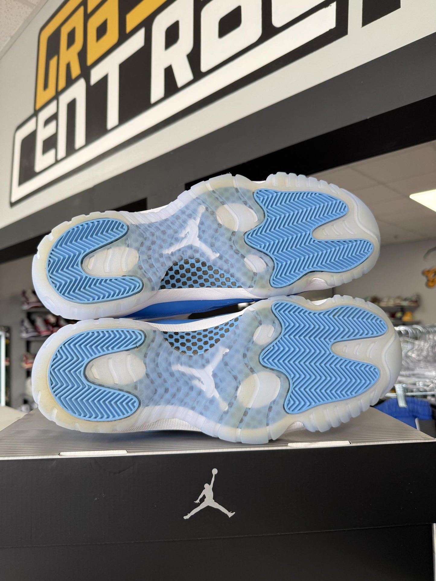 Jordan 11 Low "UNC" Used Size 11