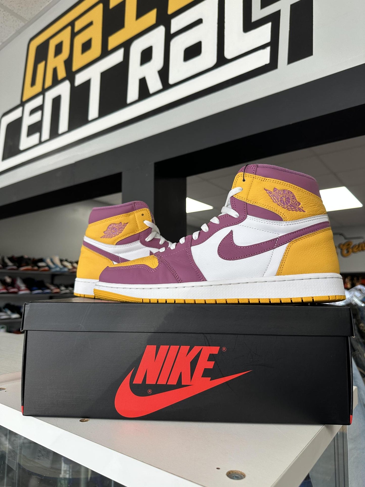Jordan 1 "Brotherhood" Size 13