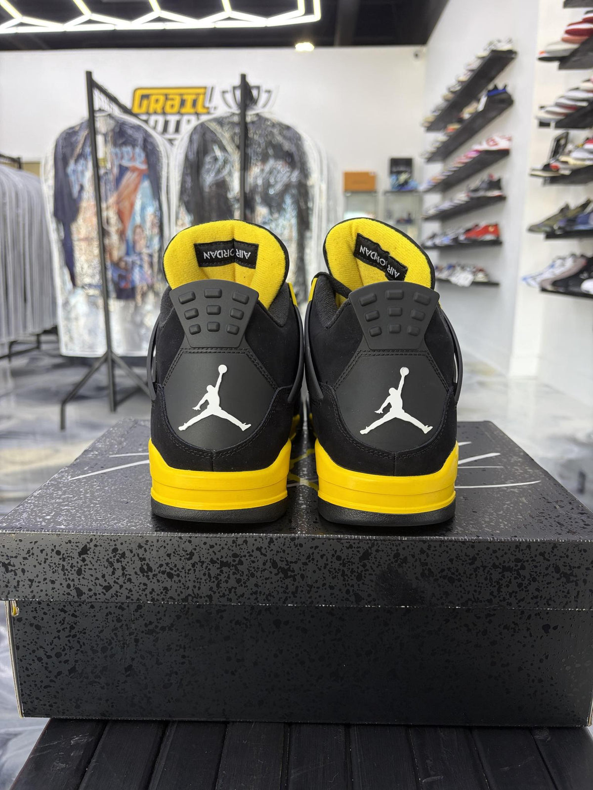 Jordan 4 "Thunder" Used Size 10.5