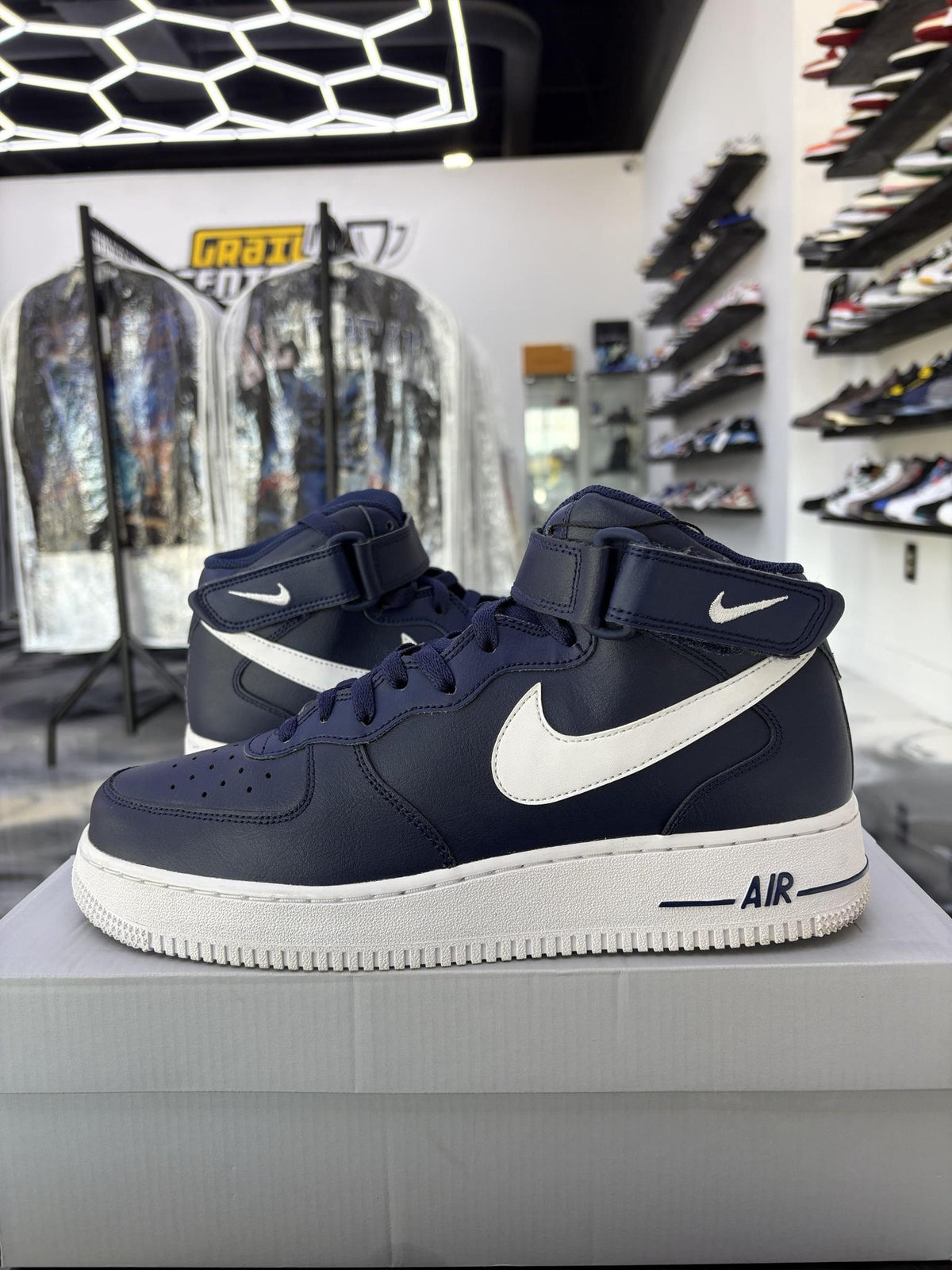 Nike Air Force 1 Mid "Midnight Navy" Used Size 9