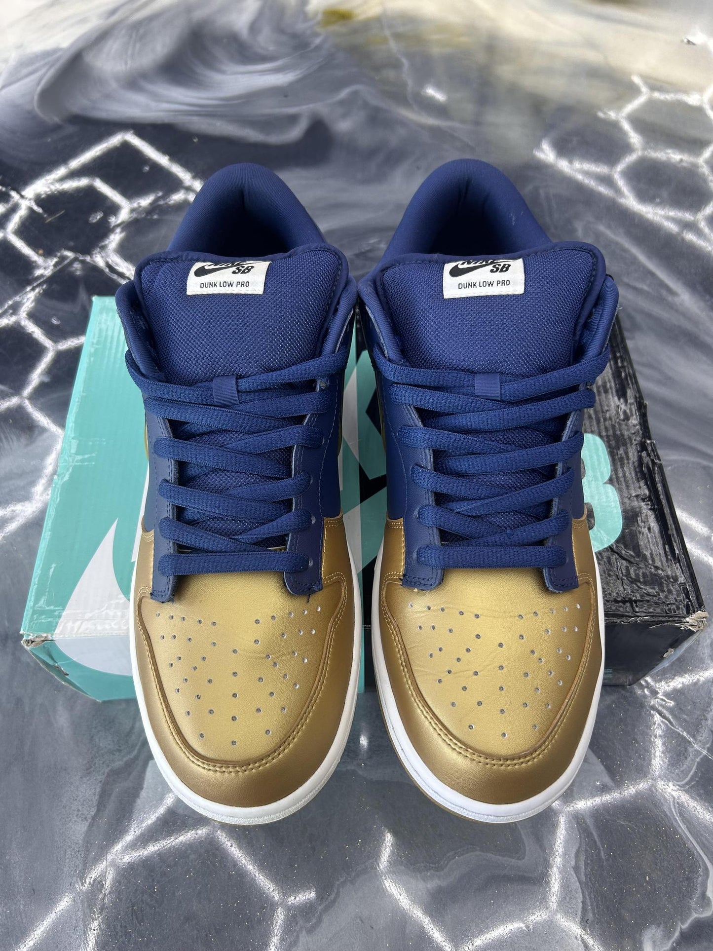 Nike SB Dunk Low "Supreme Navy Gold" Used Size 12