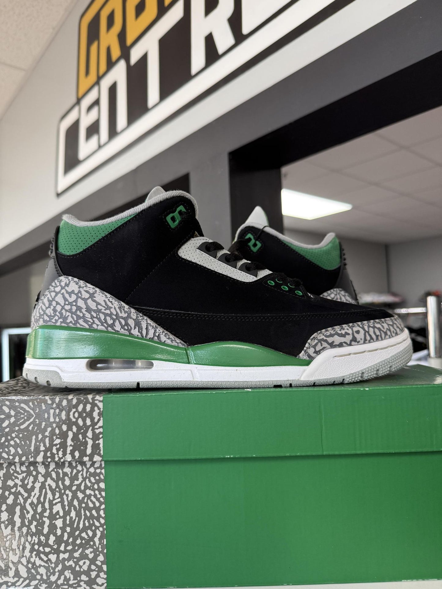 Jordan 3 "Pine Green" Used Size 11.5