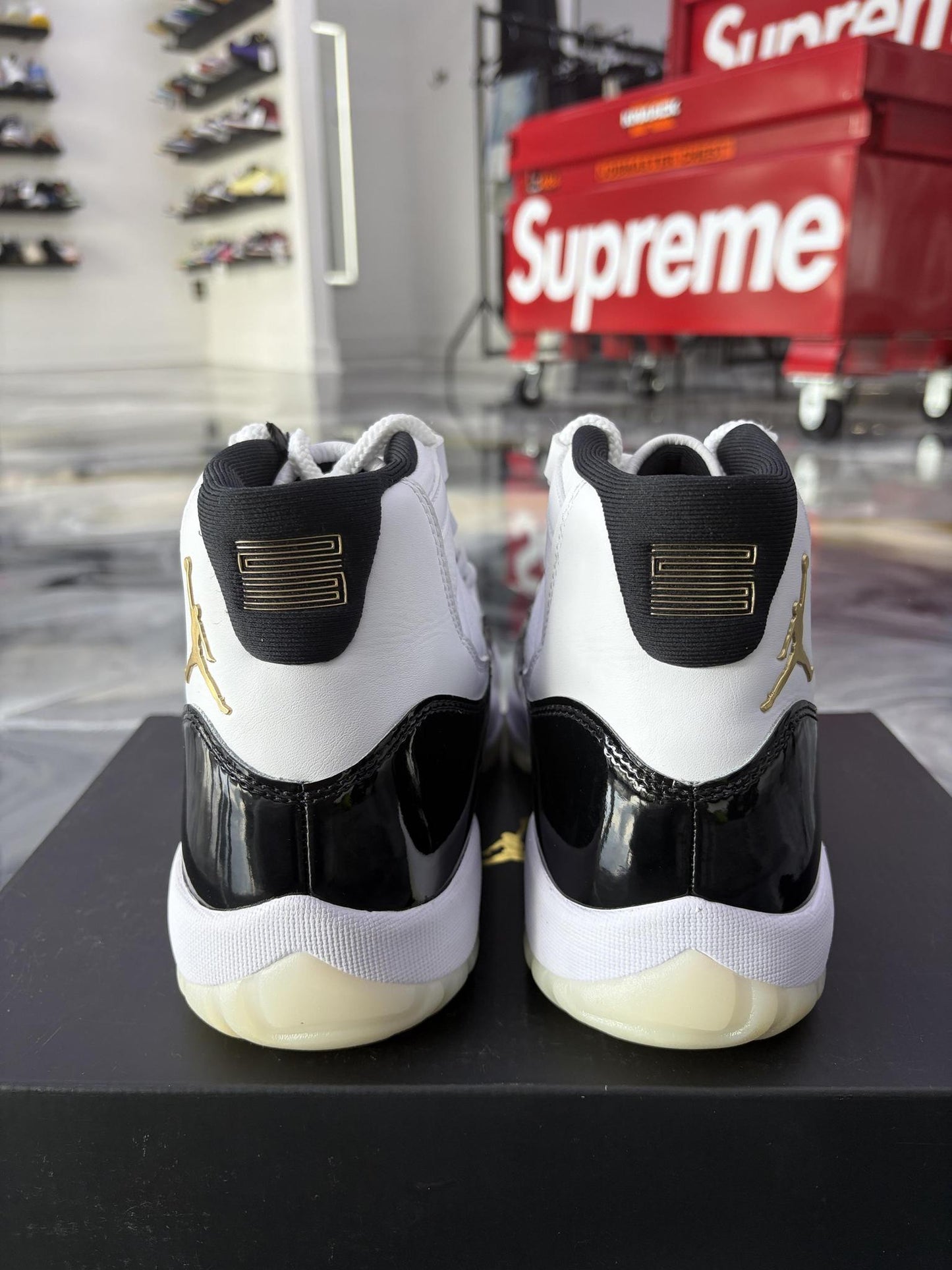 Jordan 11 "Gratitude" Used Size 9