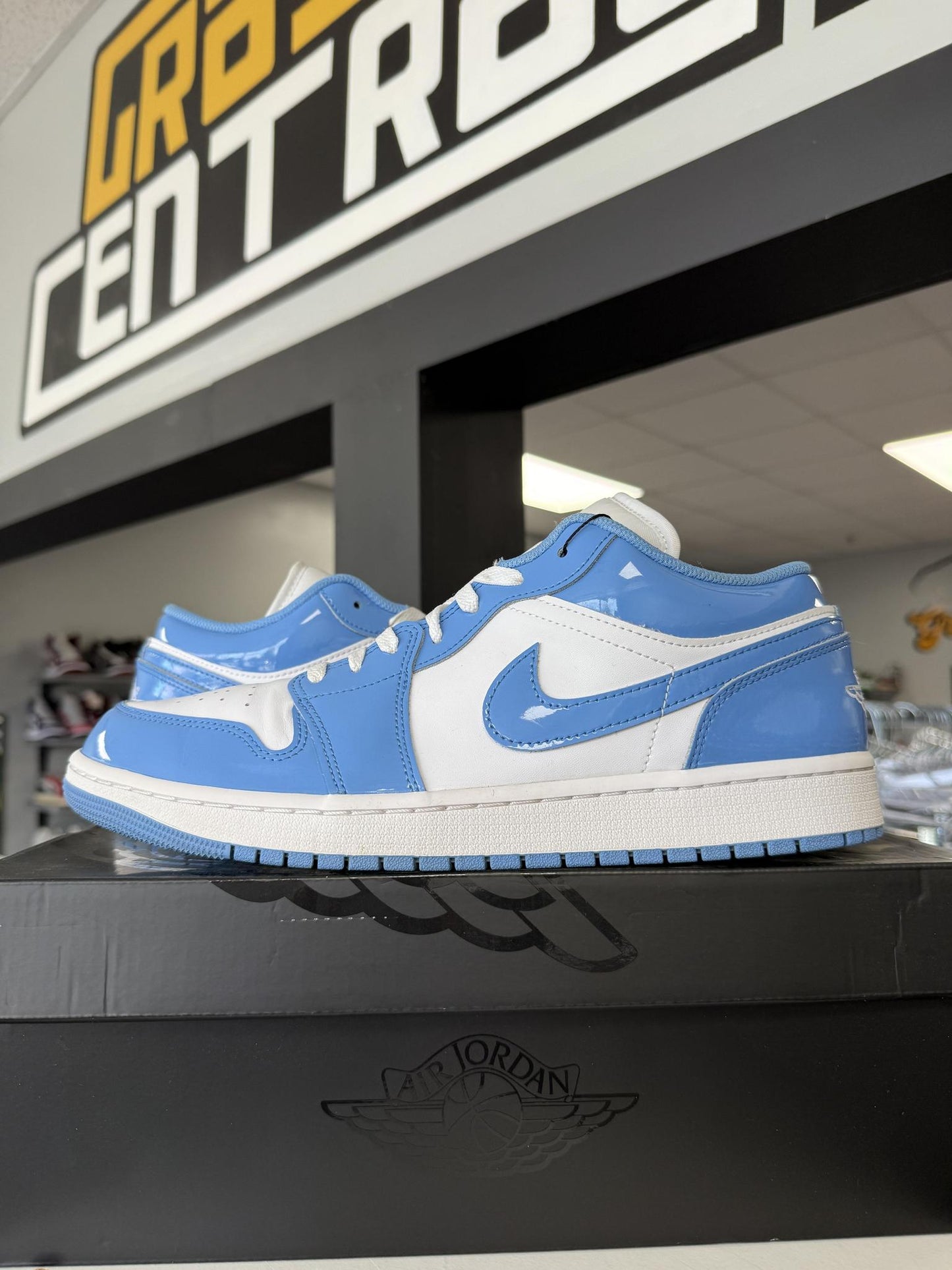 Jordan 1 Low "Legend Blue" Used Size 12