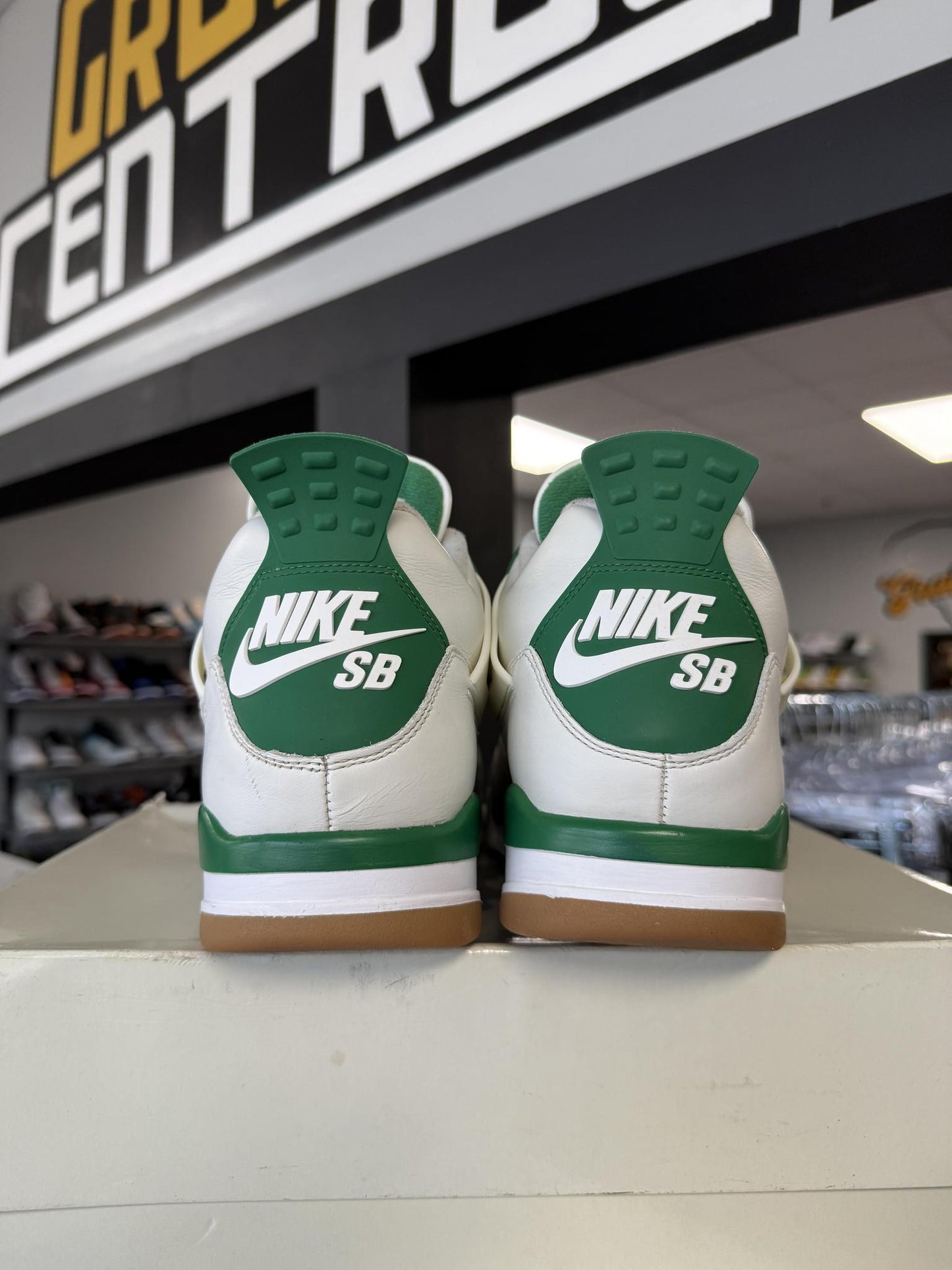 Jordan 4 SB "Pine Green" Used Size 12.5