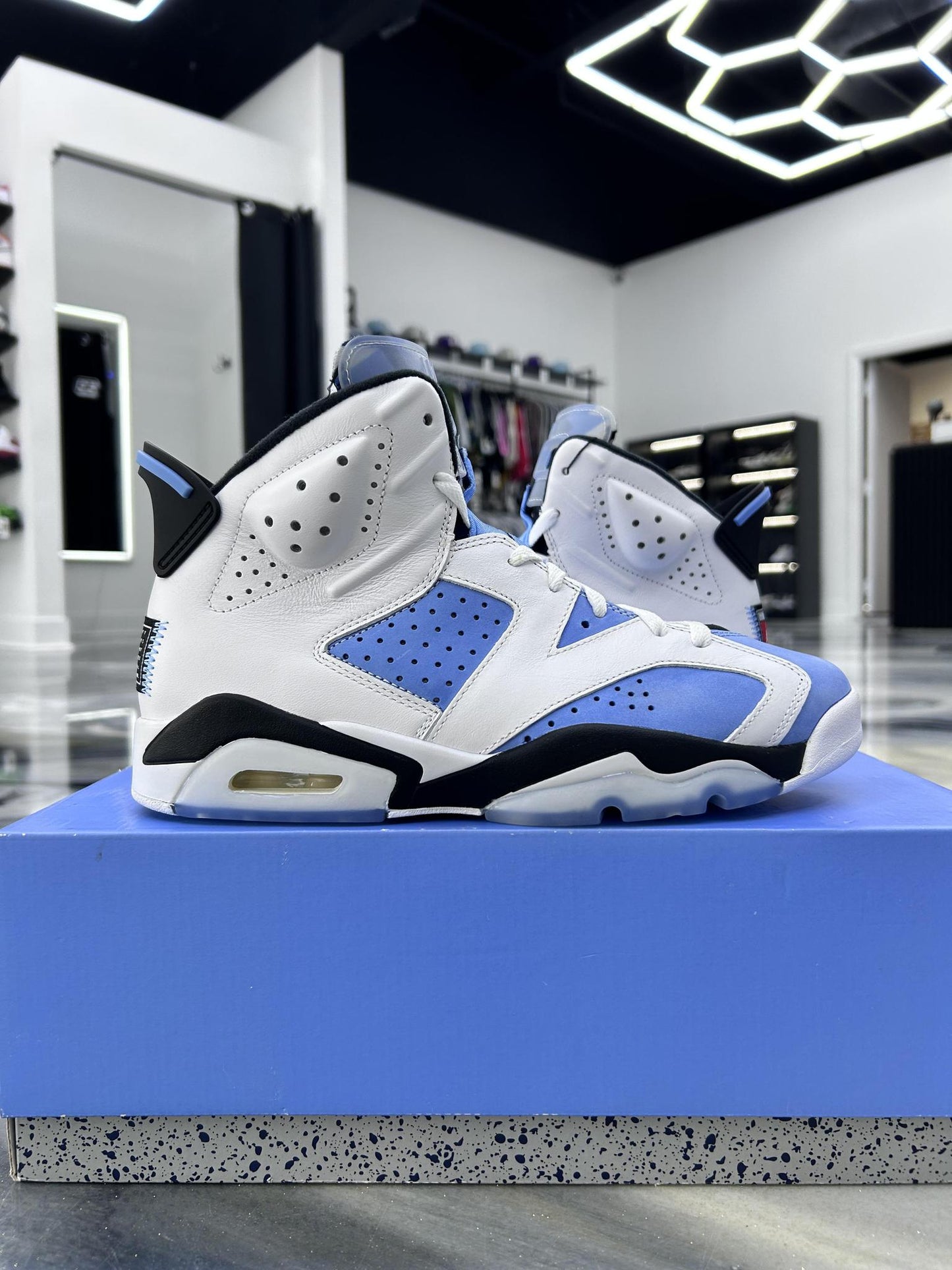 Jordan 6 "UNC" Used Size 8.5