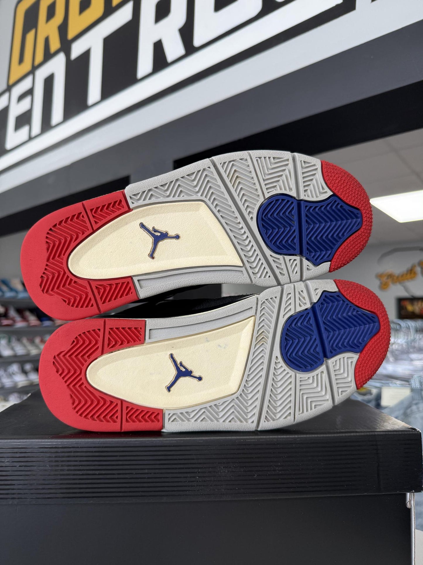 Jordan 4 "Rare Air" Used Size 5.5Y/7W