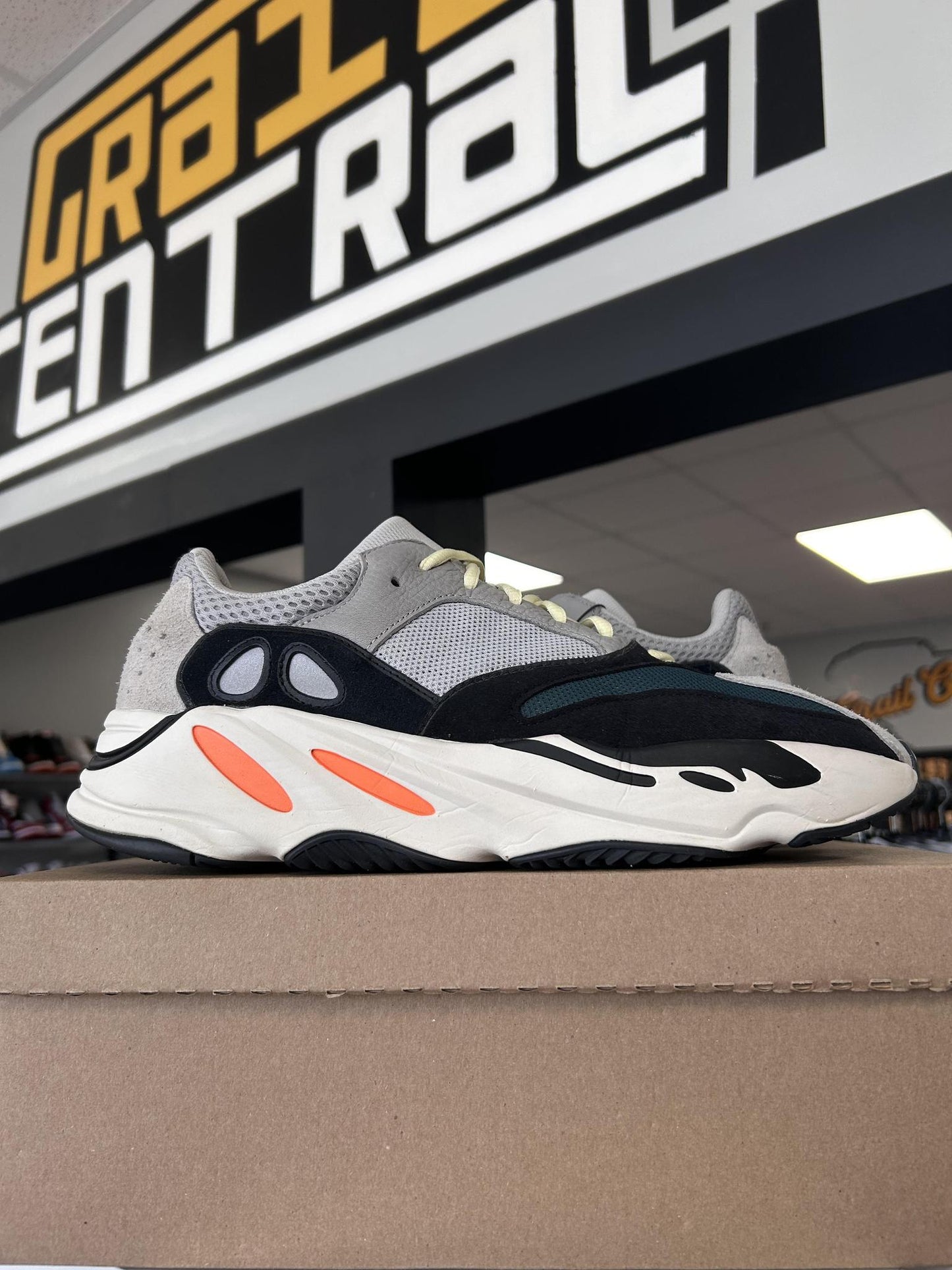 Yeezy "Wave Runner" Used Size 14