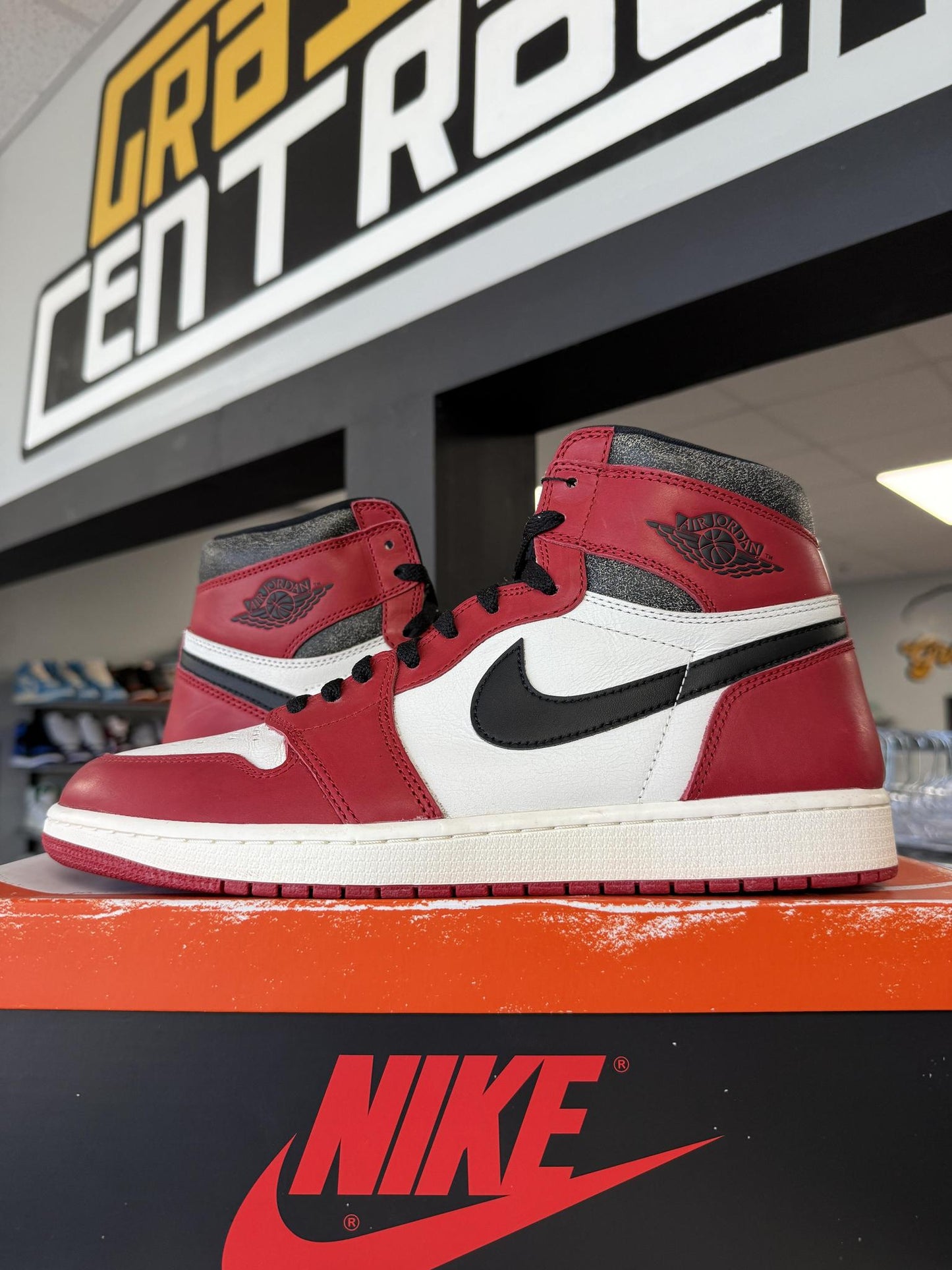 Jordan 1 "Chicago Lost and Found" Used Size 12