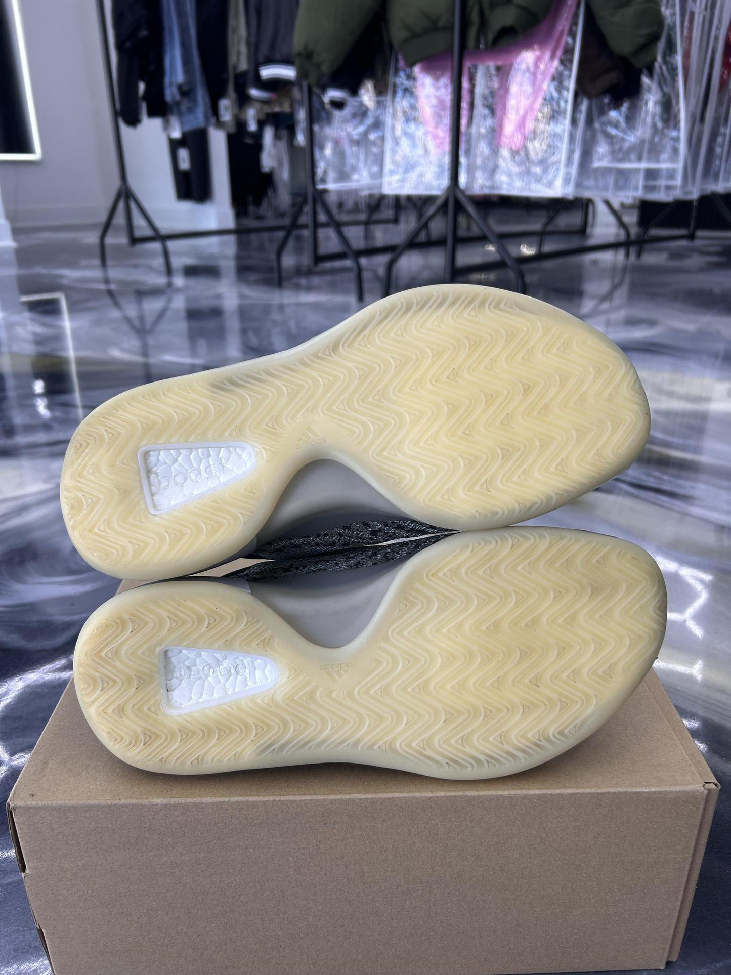 Yeezy Quantum Sea Teal Used Size 9