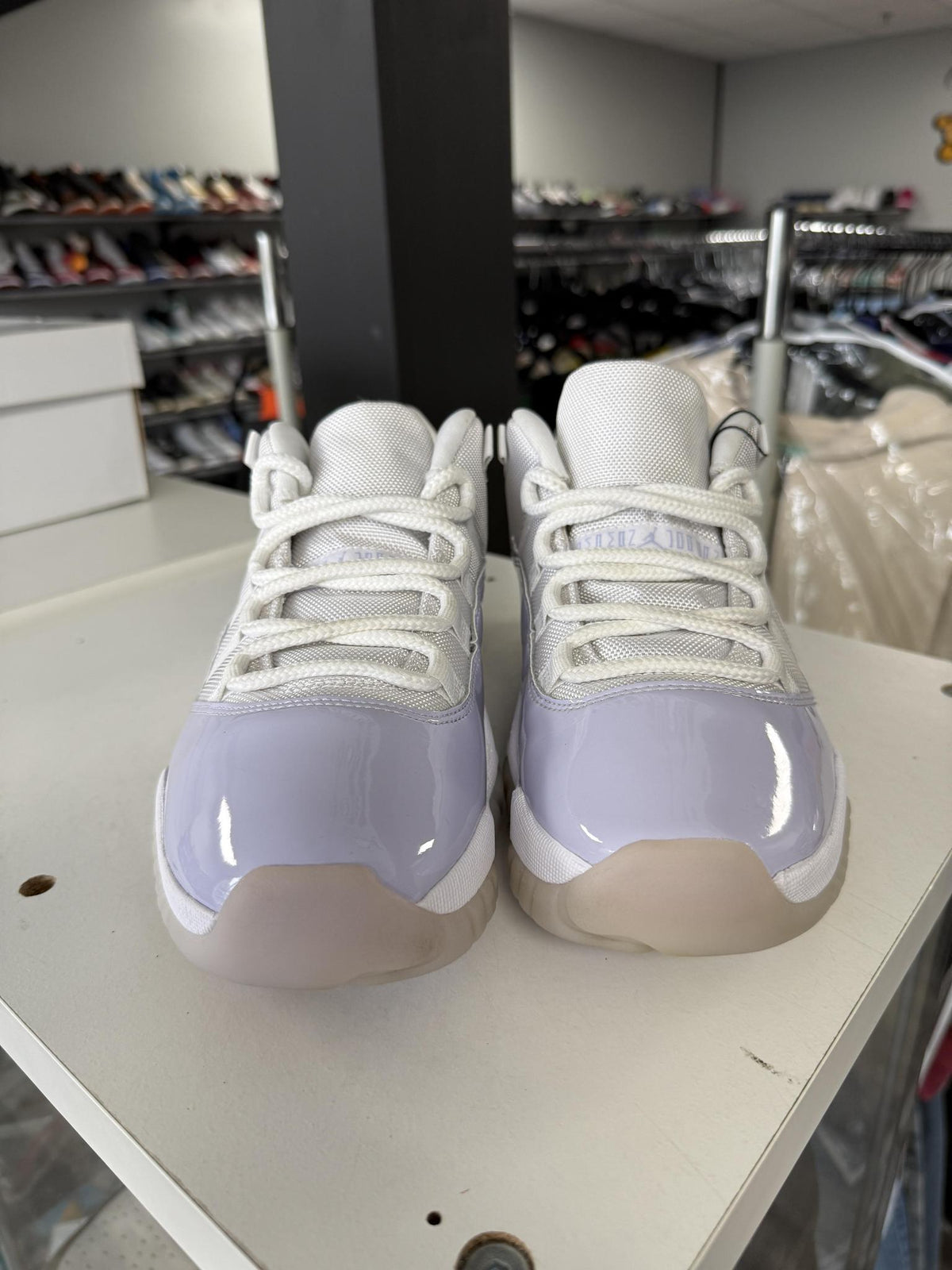 Jordan 11 Low "Pure Violet" Used Size 8.5