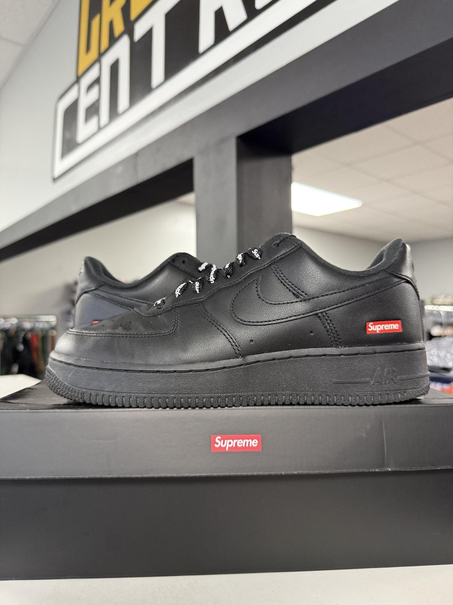 Nike AF1 Low Supreme "Black" Used Size 8