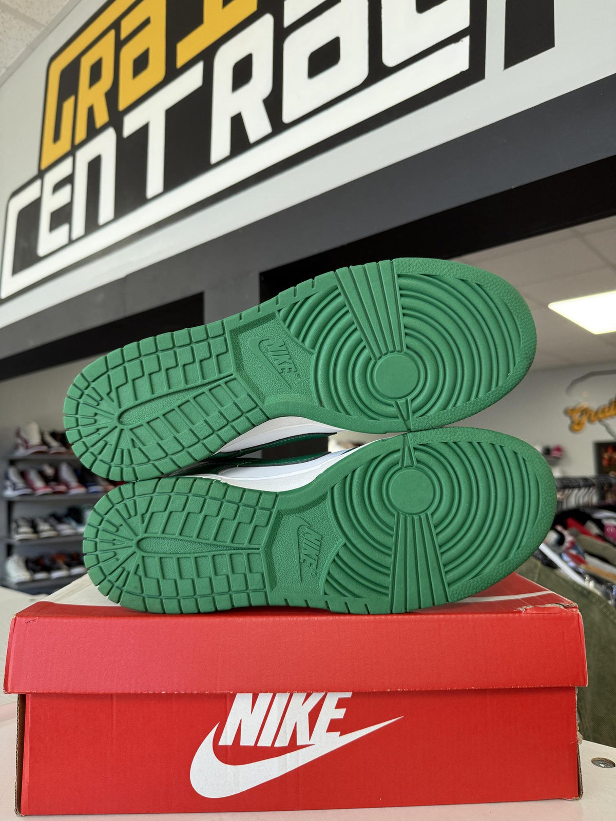 Nike Dunk Low "Malachite Green" Used Size 10.5