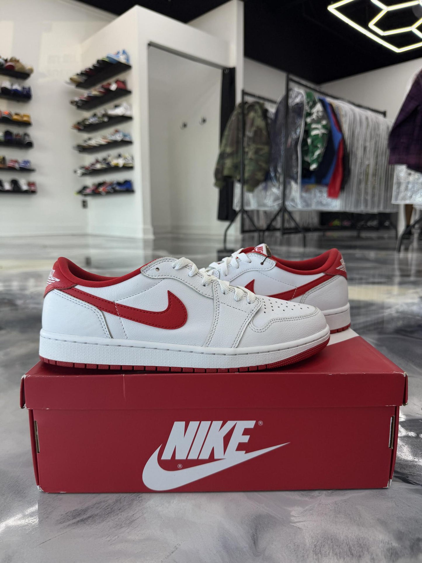 Jordan 1 Low "University Red" Used 10.5