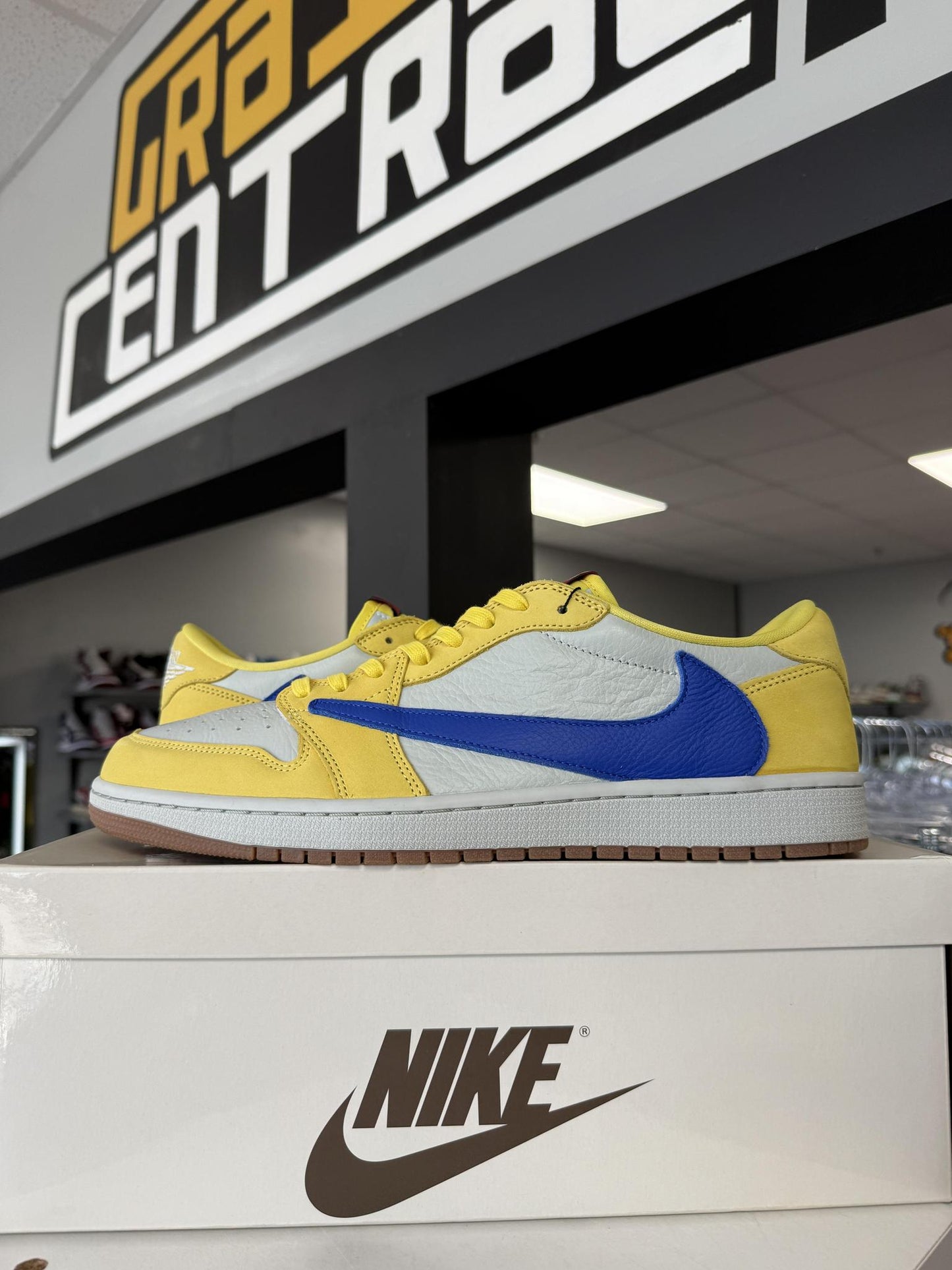 Jordan 1 Low x Travis Scott "Canary" Used Size 14