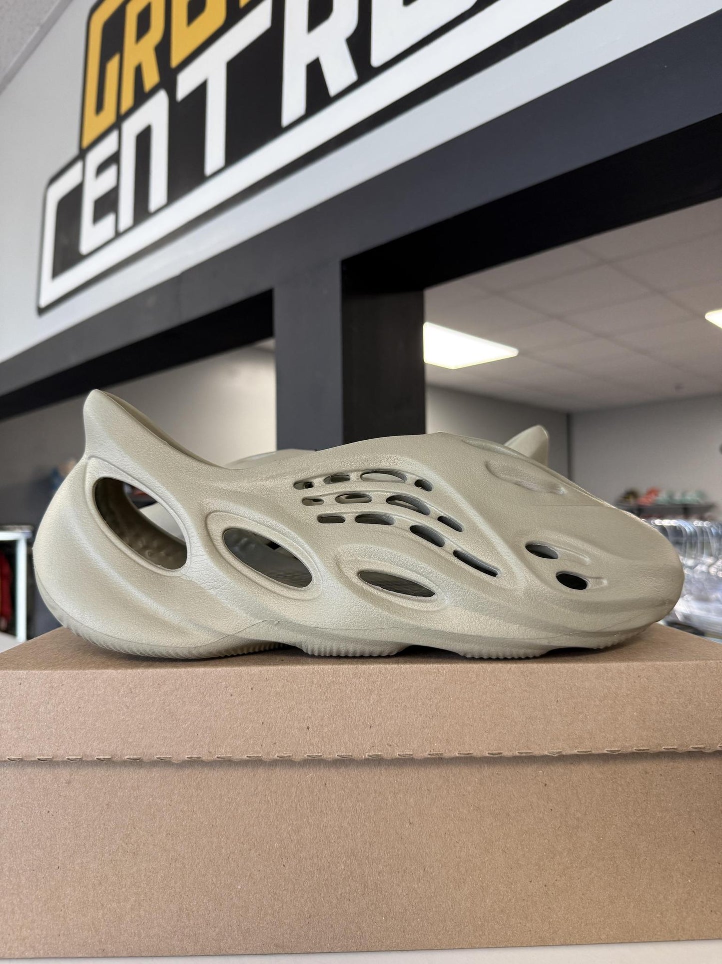 Yeezy Foam RNNR "Taupe" Used Size 14