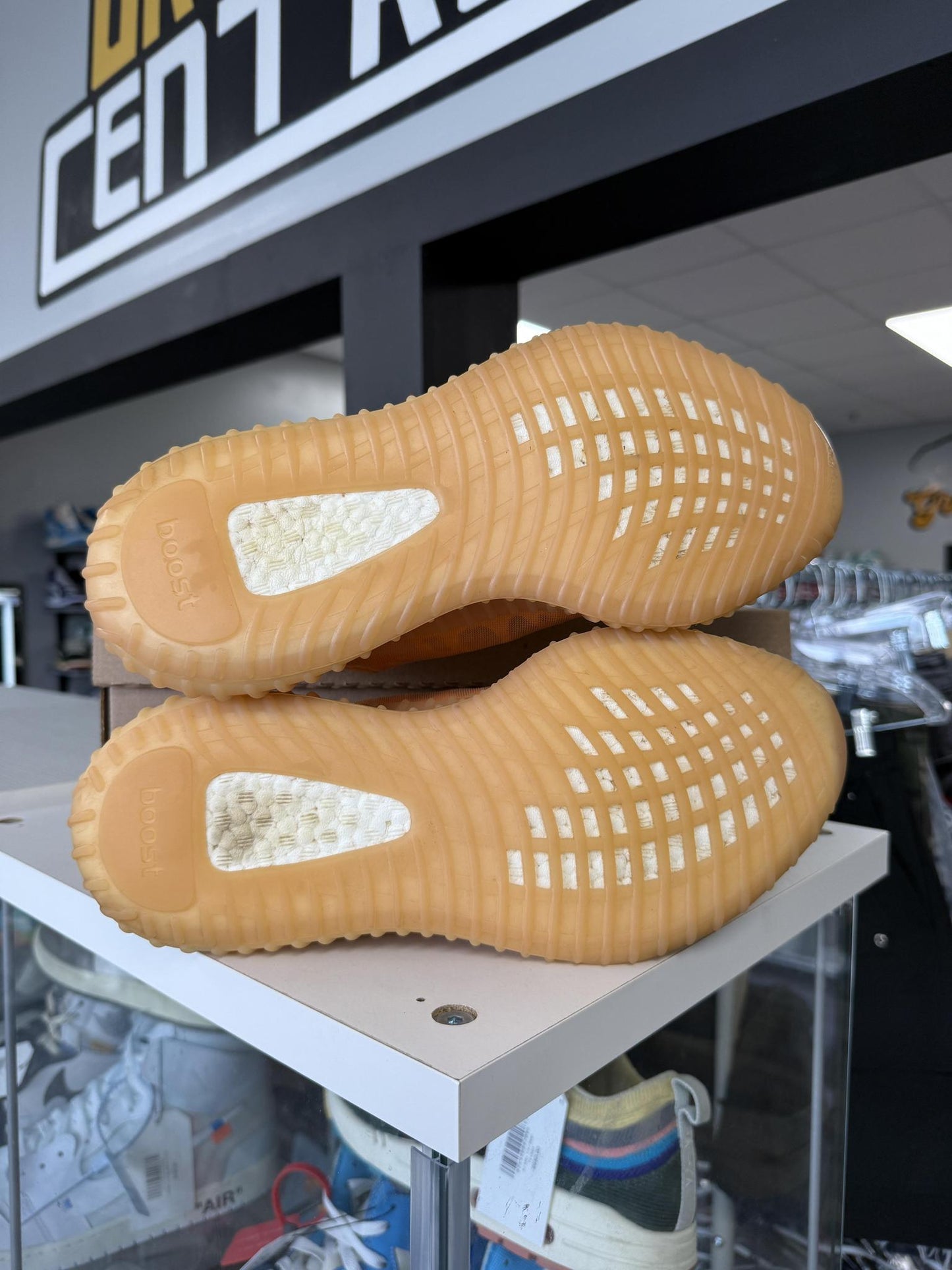 Yeezy 350 V2 "Clay" Used Size 10