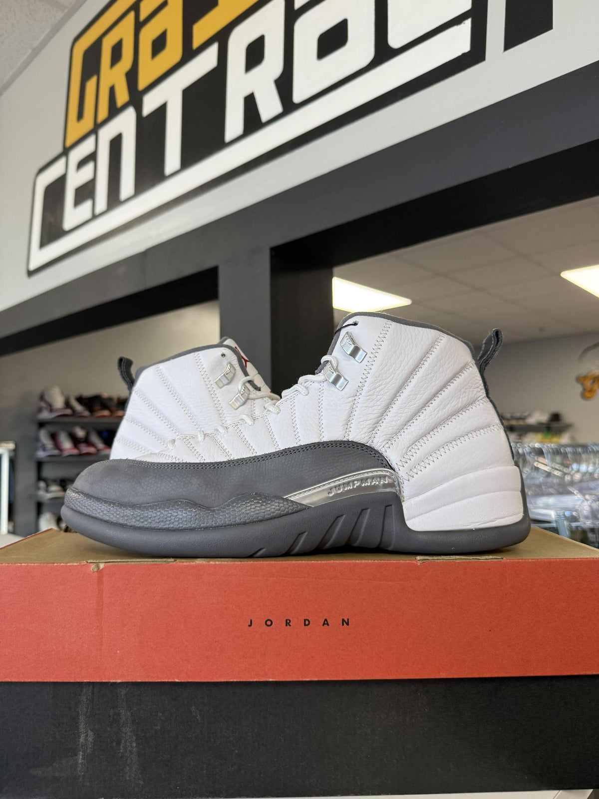 Jordan 12 "White Dark Grey" used Size 11