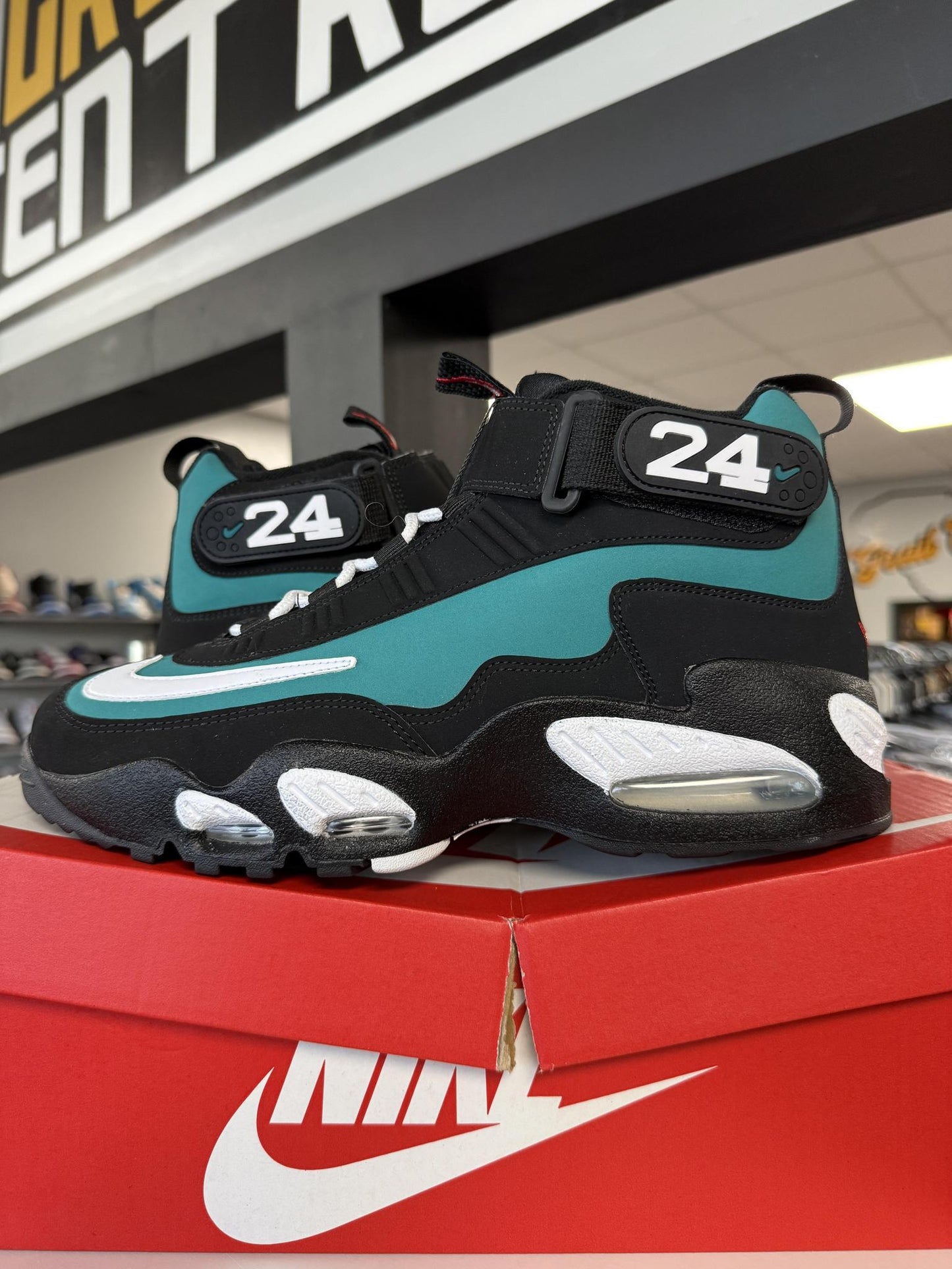 Air Griffey Max 1 "Fresh Water" Used Size 10