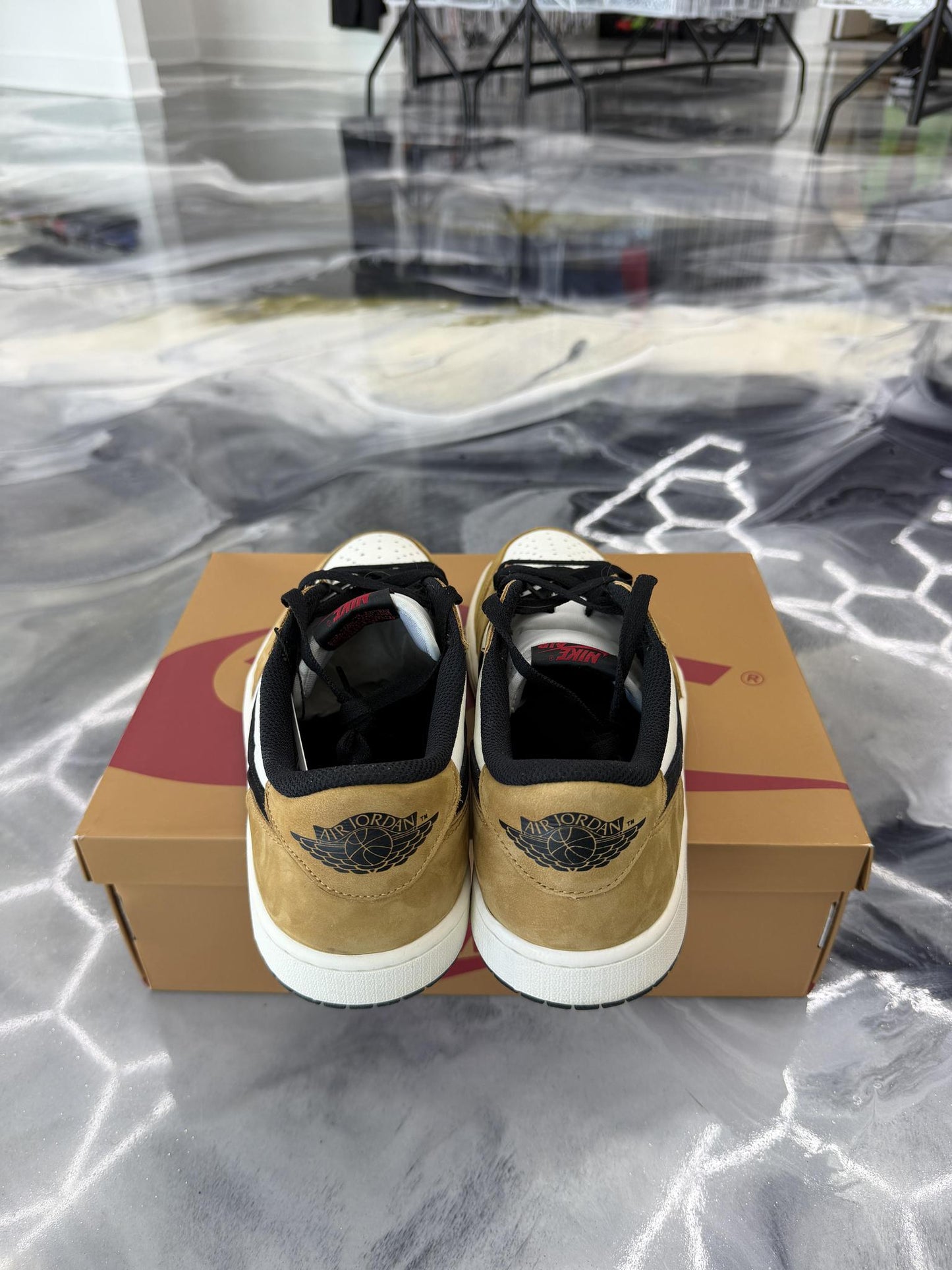 Jordan 1 Low "Rookie Of The Year" Used Size 10.5