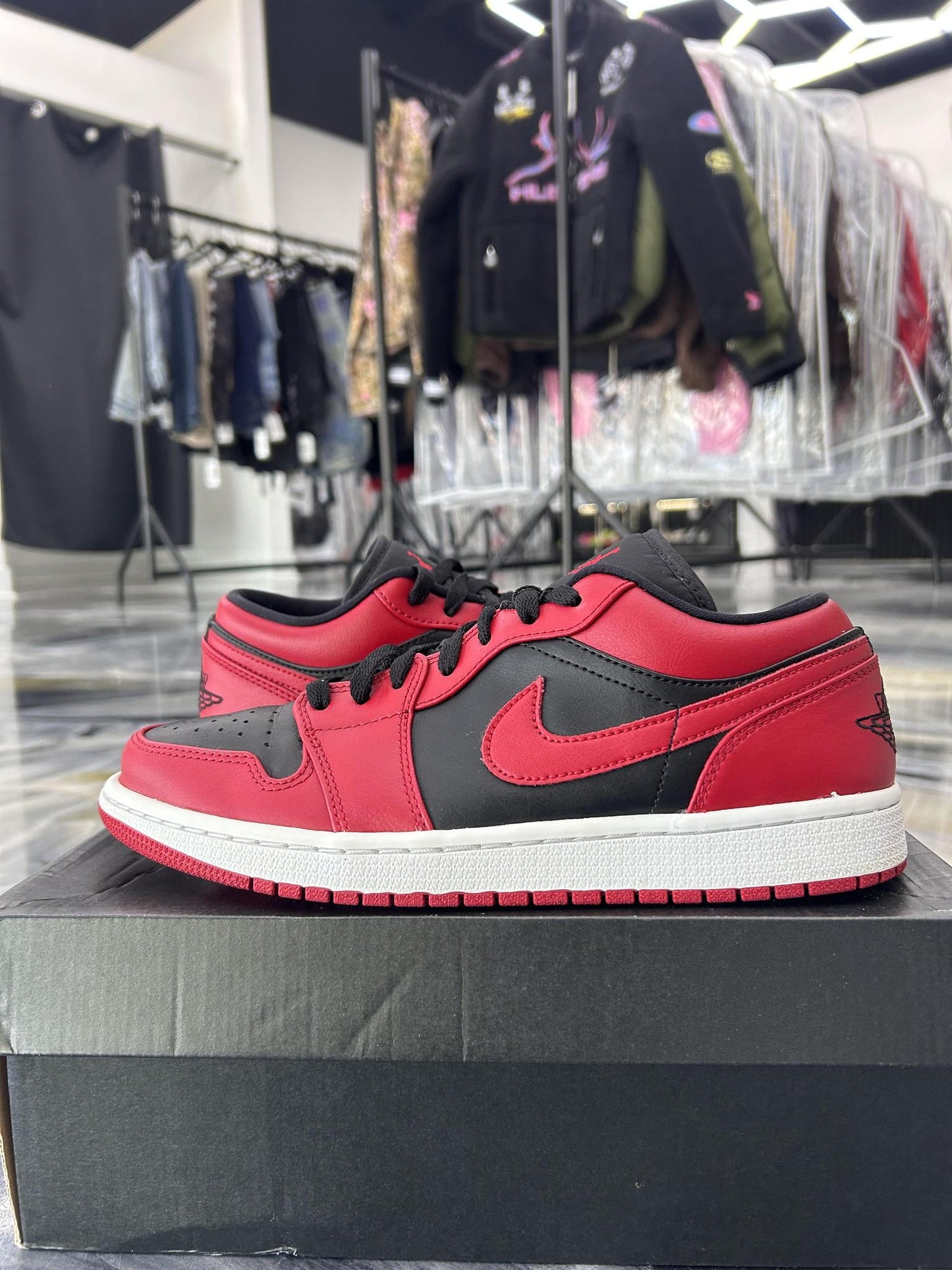 Jordan 1 Low "Reverse Bred" Used Size 9