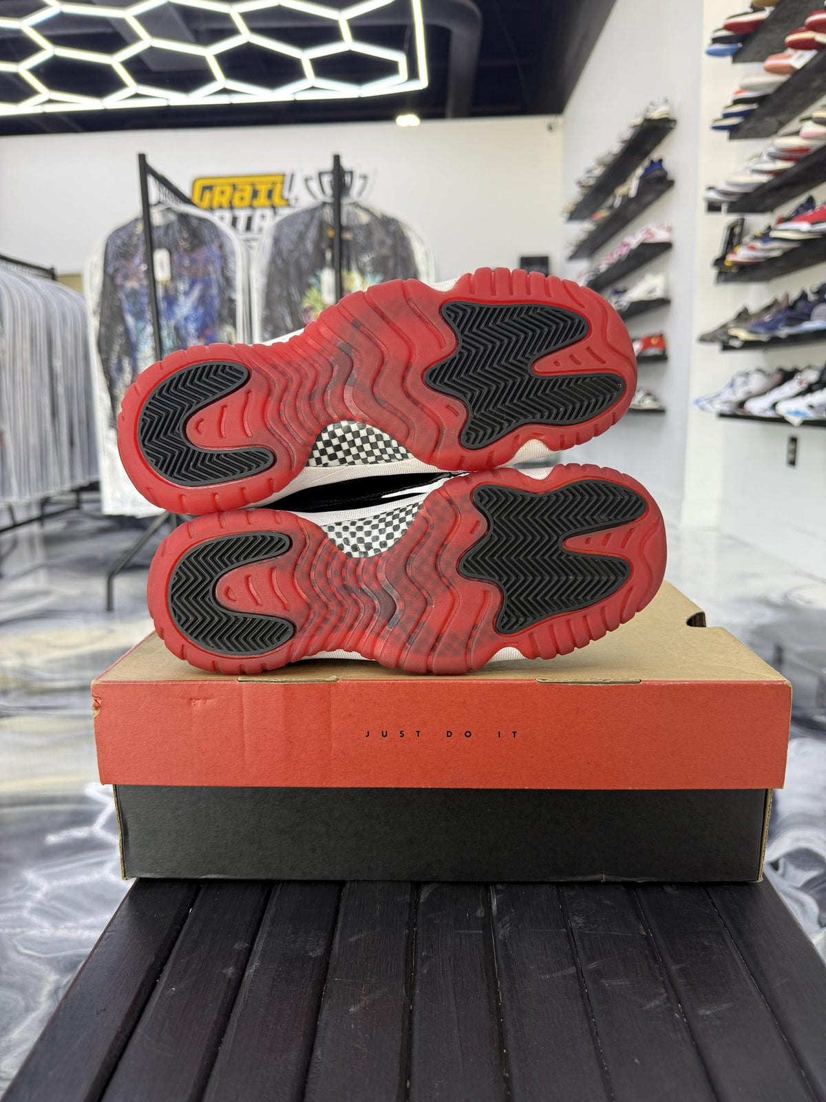 Jordan 11 "Bred" Used Size 7Y/8.5W