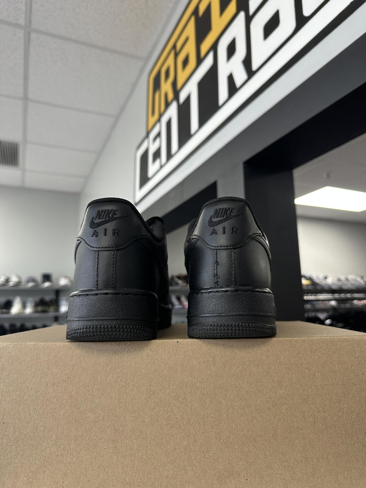 Nike Air Force 1 Low "Black" 10.5 Used