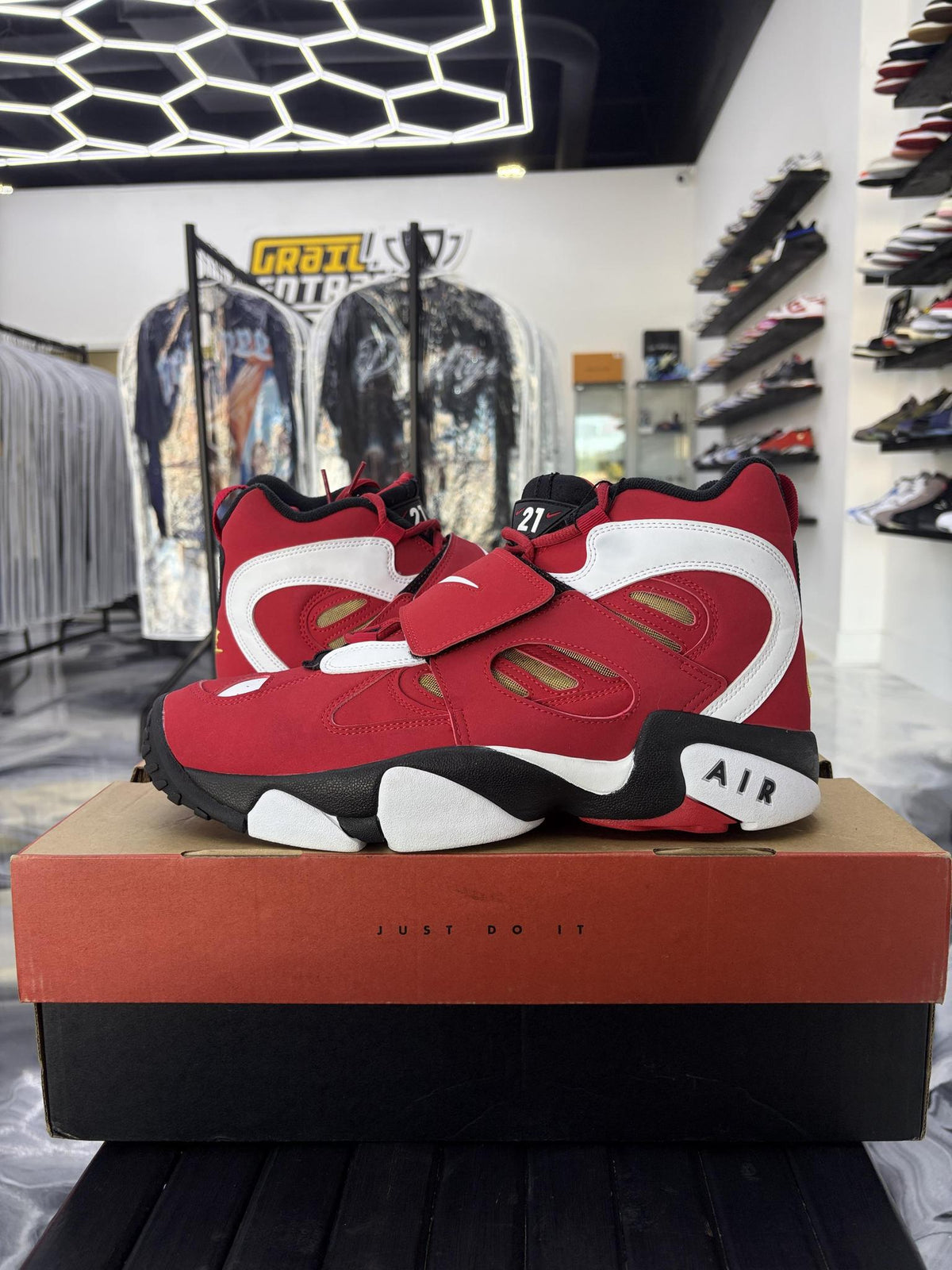 Nike Air Diamond Turf 2 "Red Gold" Used Size 12