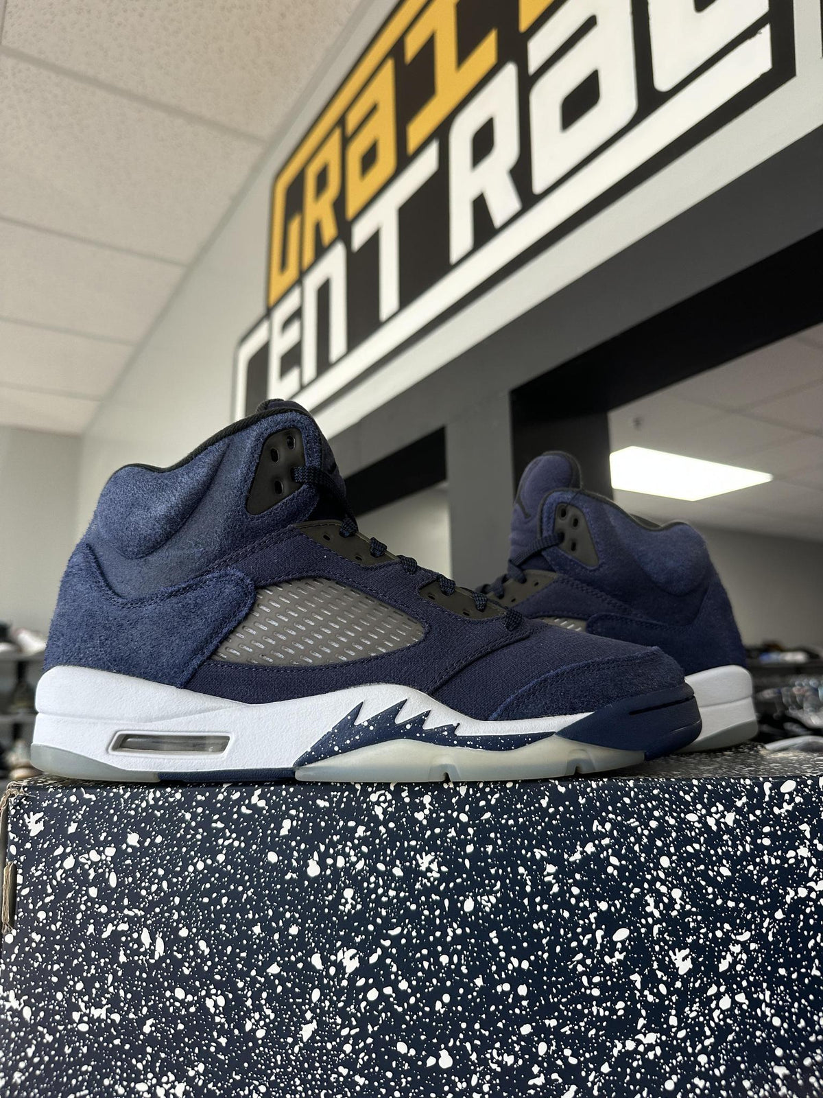 Jordan 5 Midnight Navy Used