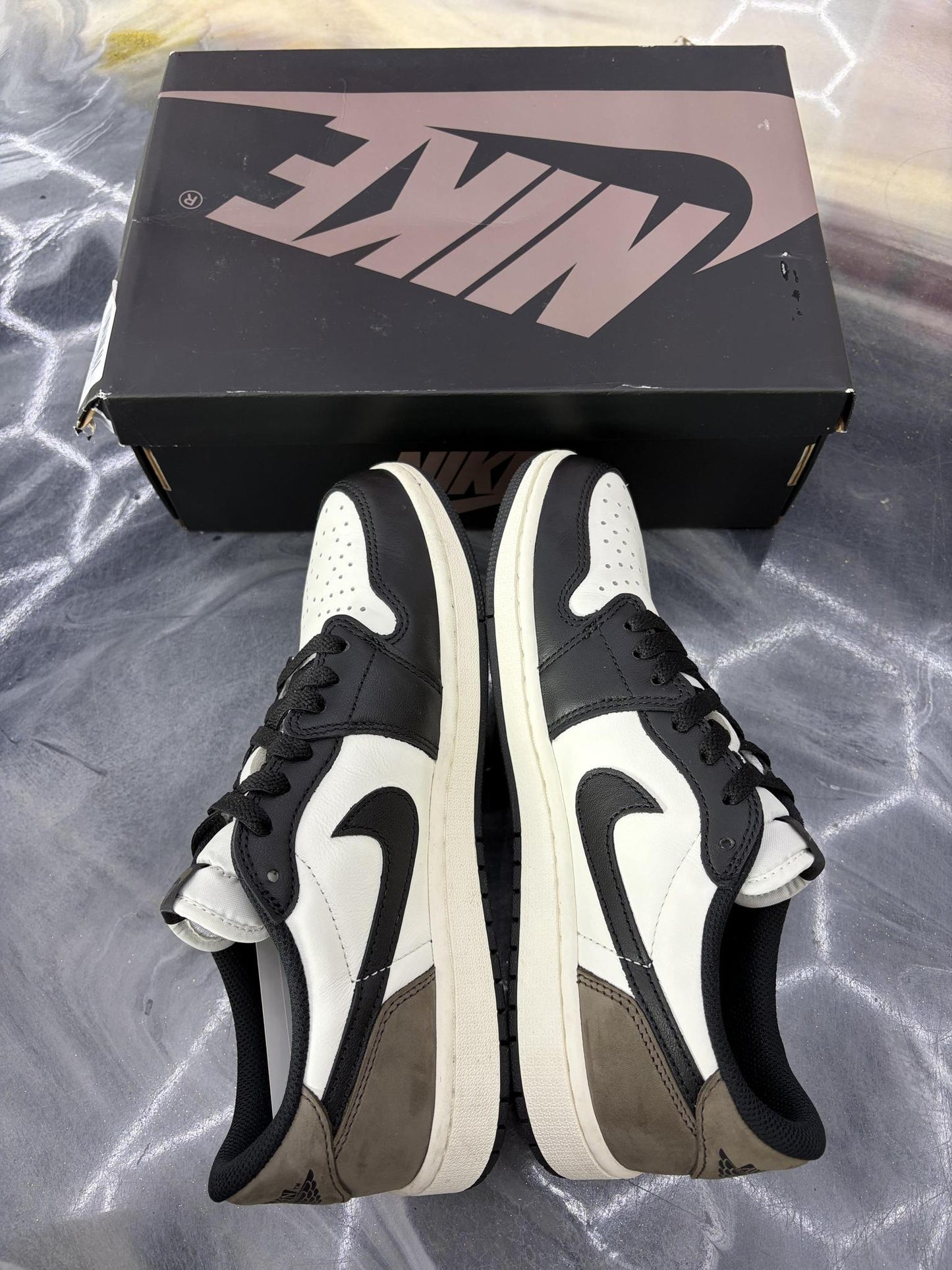 Jordan 1 Low "Mocha" Used Size 9