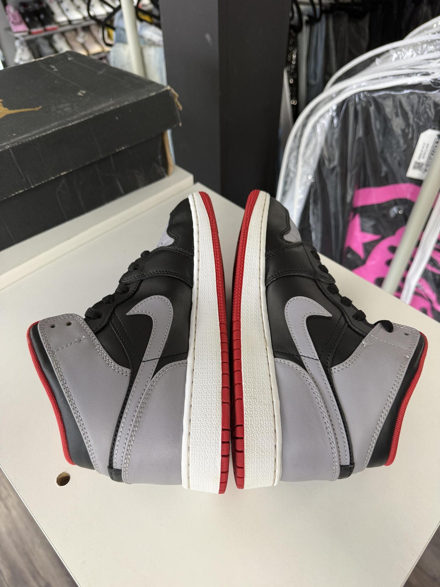 Jordan 1 Mid "Grey Red" Used Size 6.5Y/8W
