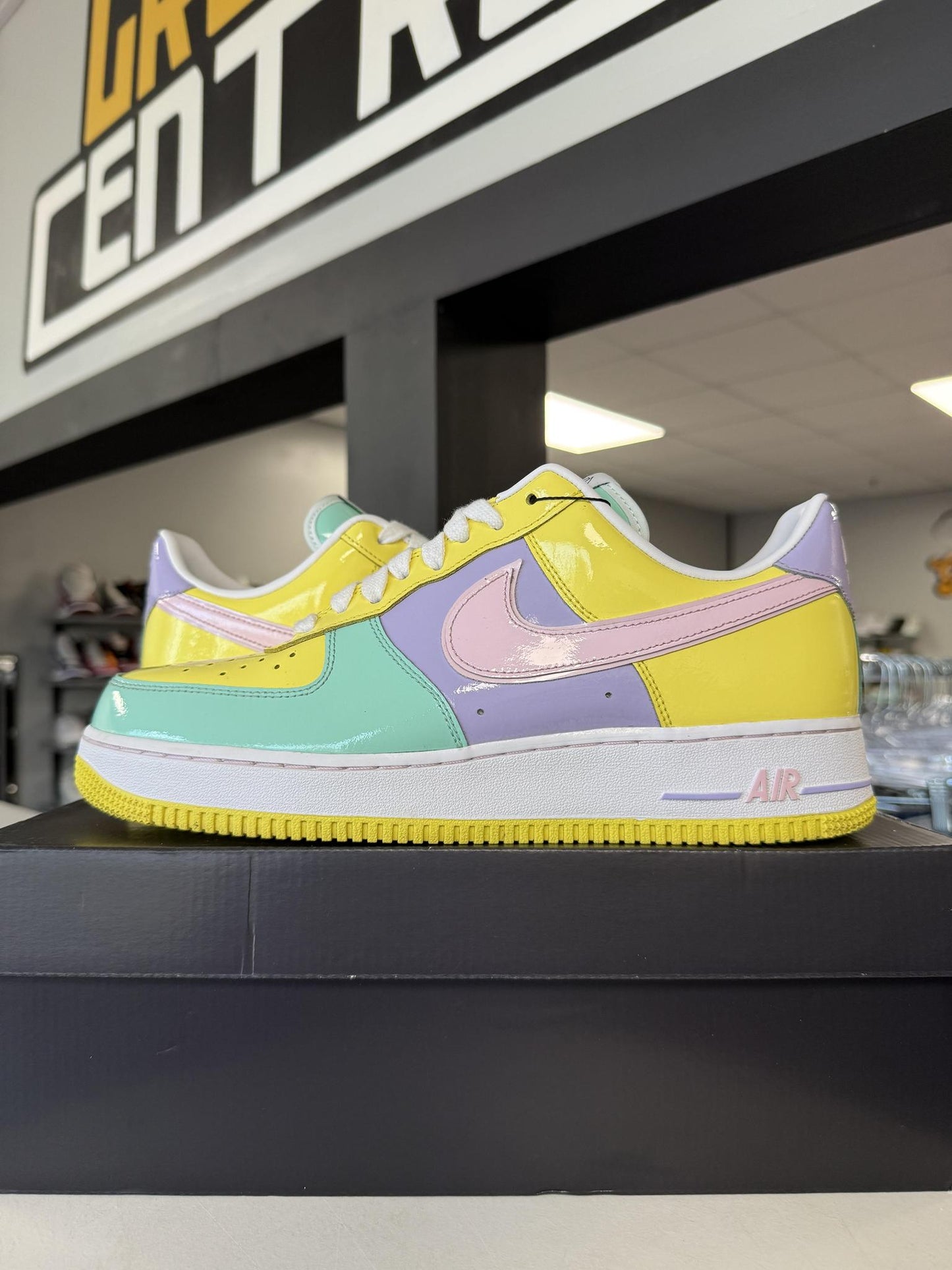 Nike AF1 Low "Easter" Used Size 10.5