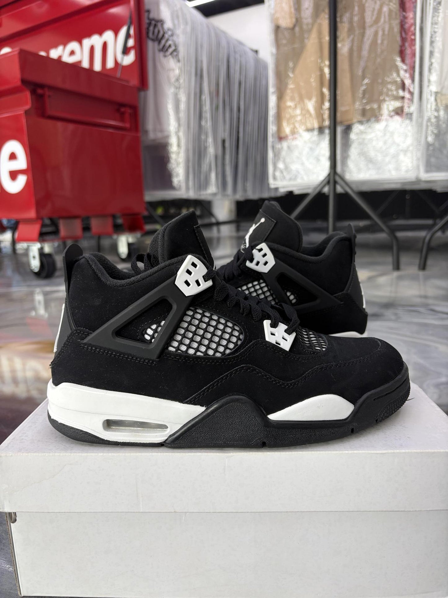 Jordan 4 "White Thunder" Used Size 6.5Y/8W