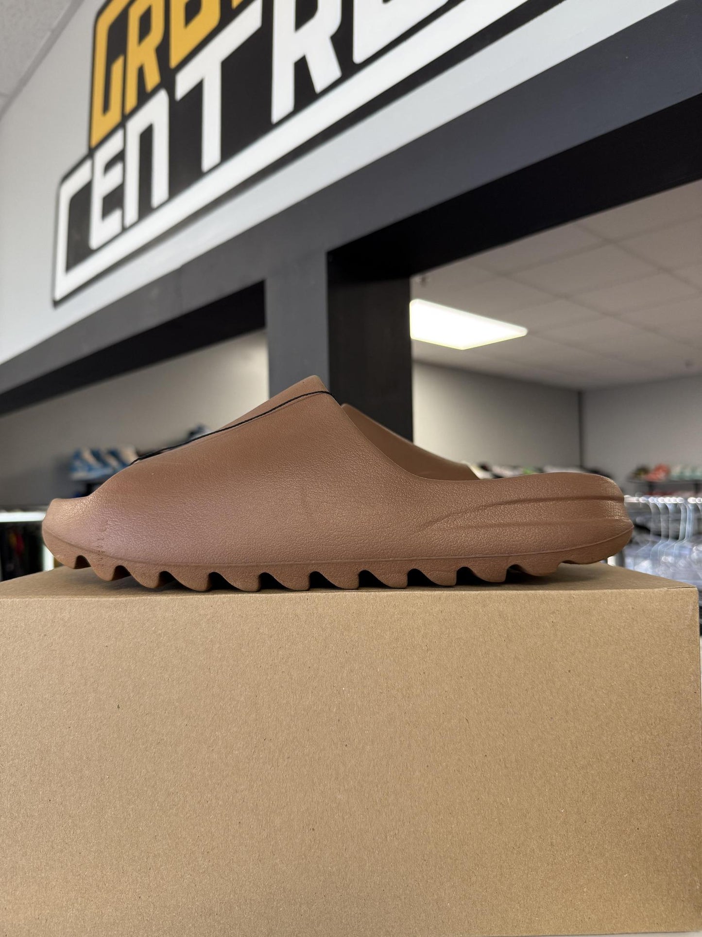 Yeezy Slide "Flax" Used Size 11