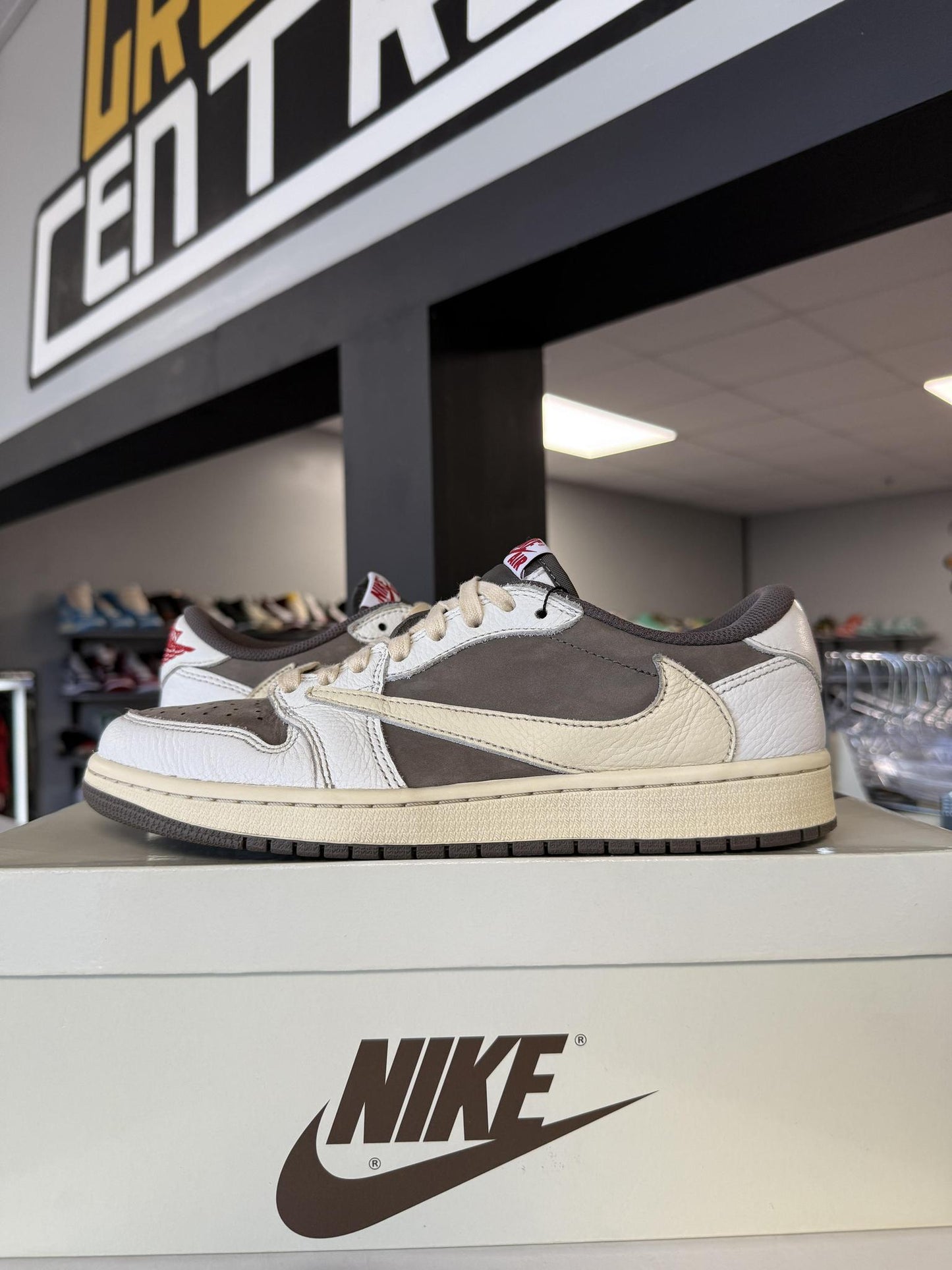 Jordan 1 Low x Travis Scott "Reverse Mocha" Used Size 8.5