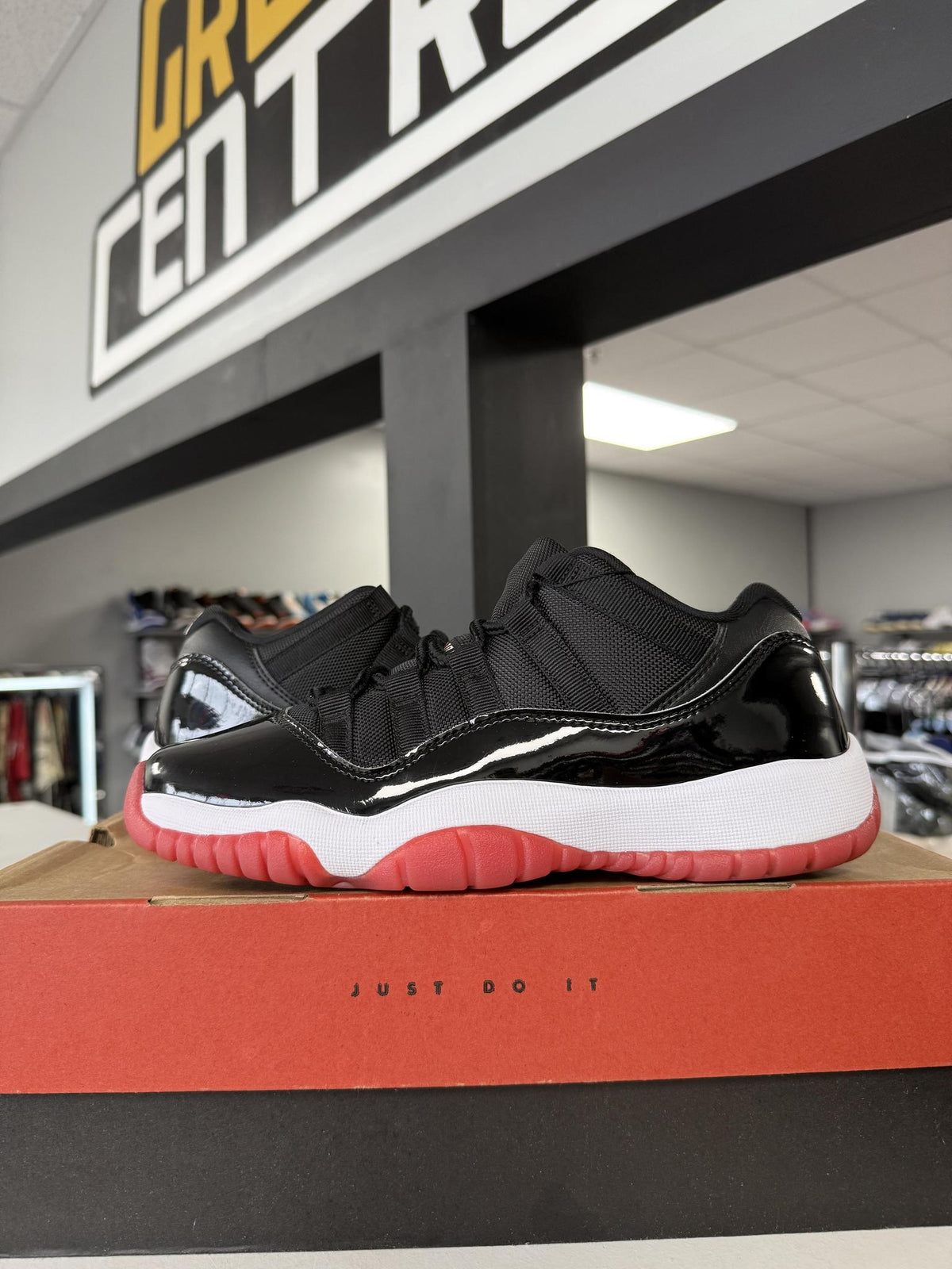 Jordan 11 "Bred" Low Used Size 6.5Y/8W