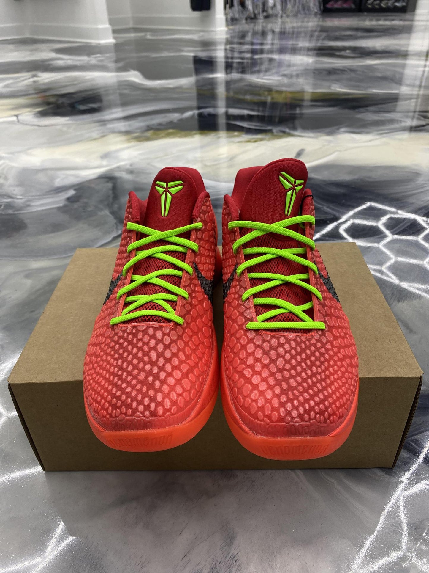 Nike Kobe 6 "Reverse Grinch" Used Size 10.5