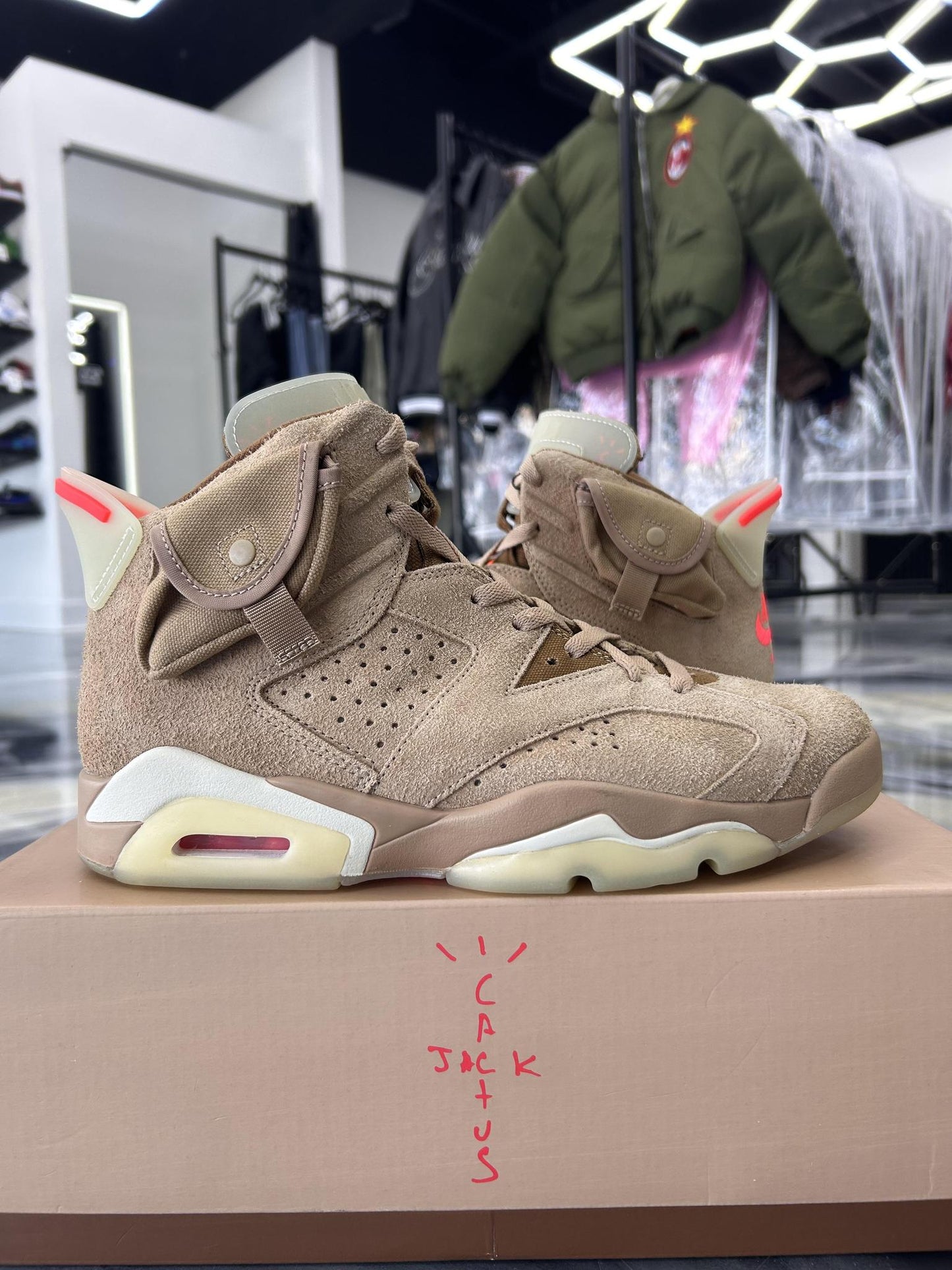 Jordan 6 Travis Scott "British Khaki" Used Size 9