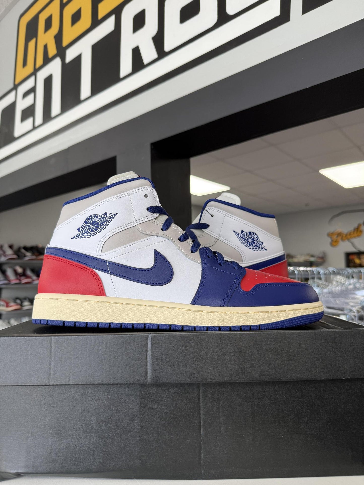 Jordan 1 Mid "Rare Air" Used Size 12