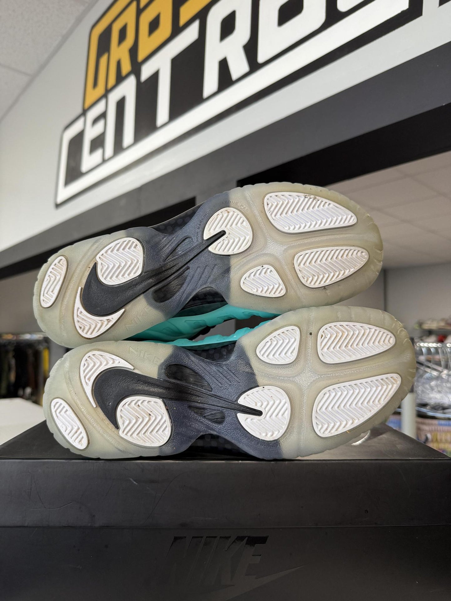 Nike Foamposite "Island Green" Used Size 7Y/8.5W