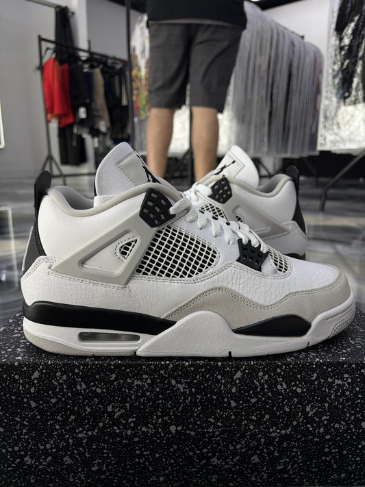 Jordan 4 "Military Black" Used Size 10.5